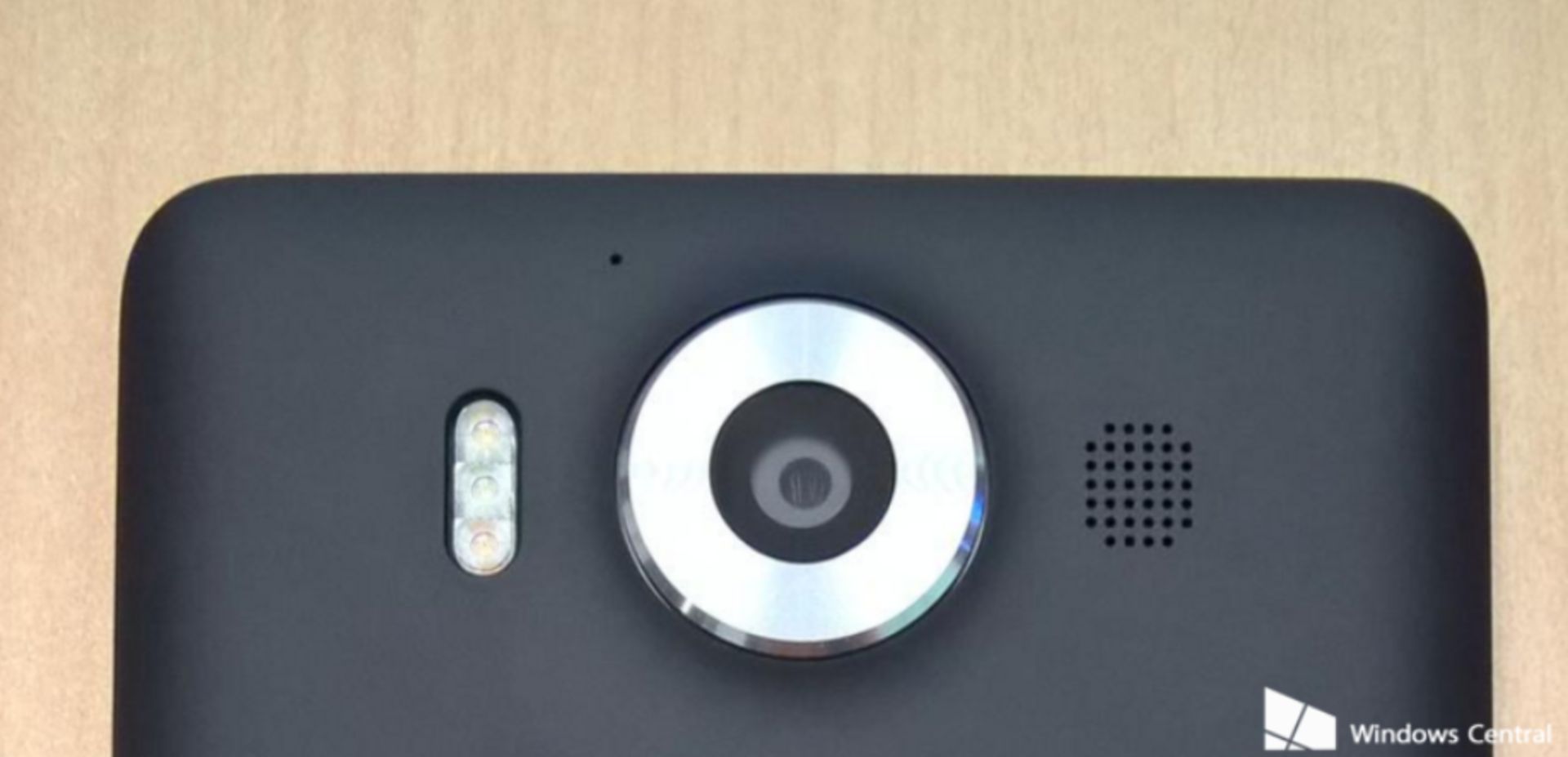 Triple LED flash is also coming with the Lumia 950.jpg