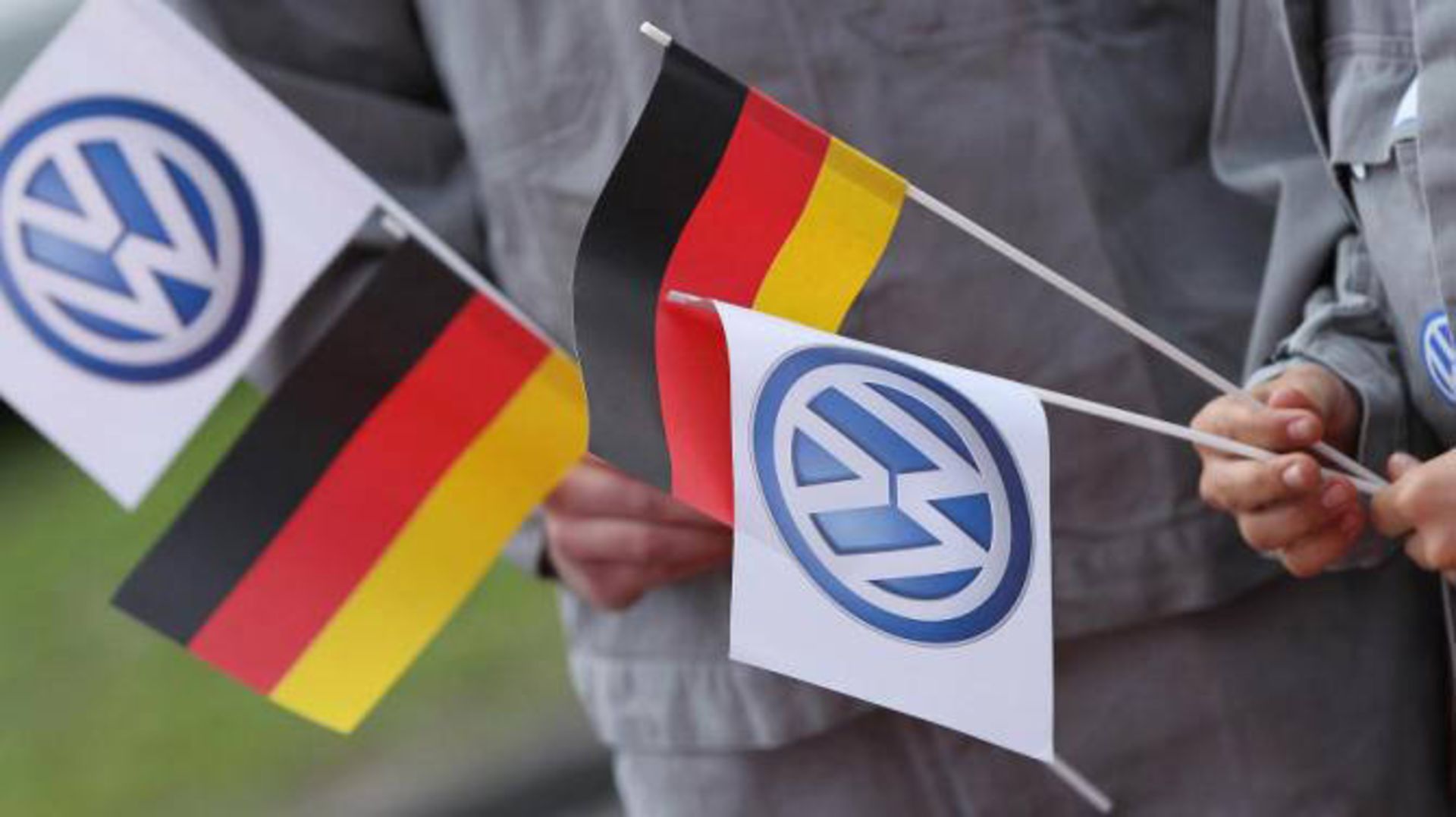 ضرب العجل آلمان به فولکس واگن