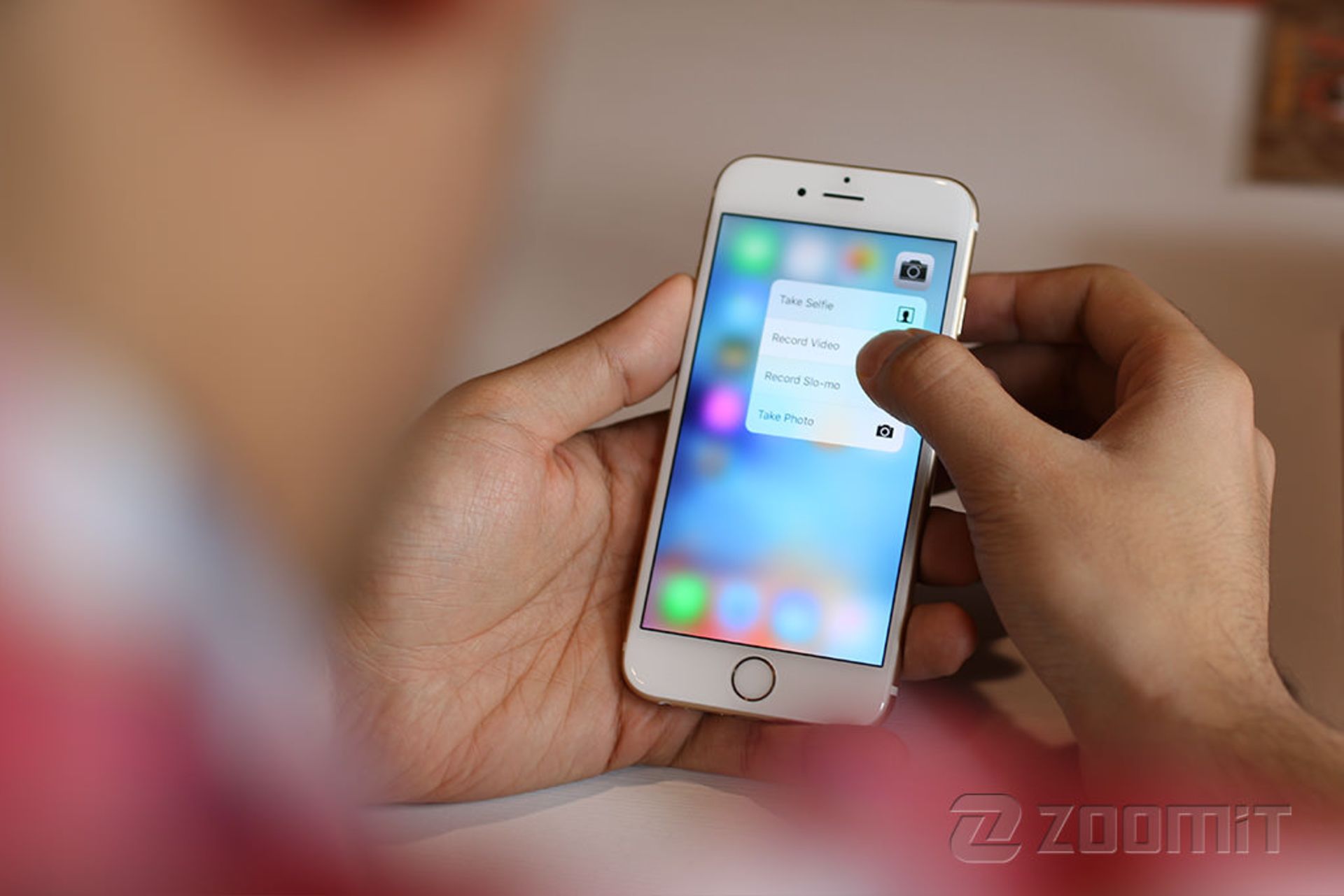 آیفون 6 اس اپل / Apple iPhone 6s از نمای جلو در دست