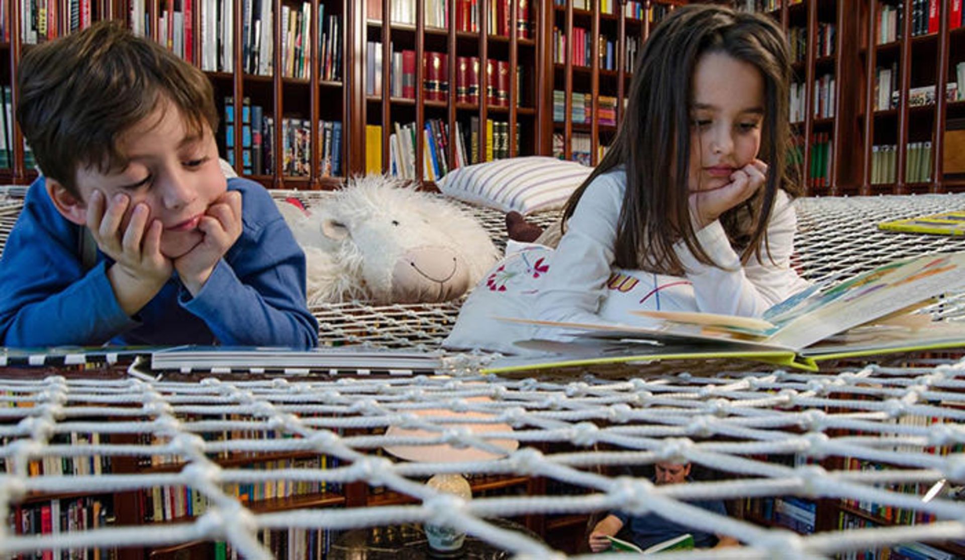 تشویق کودکان به مطالعه با کمک طراحی نوین کتابخانه ها