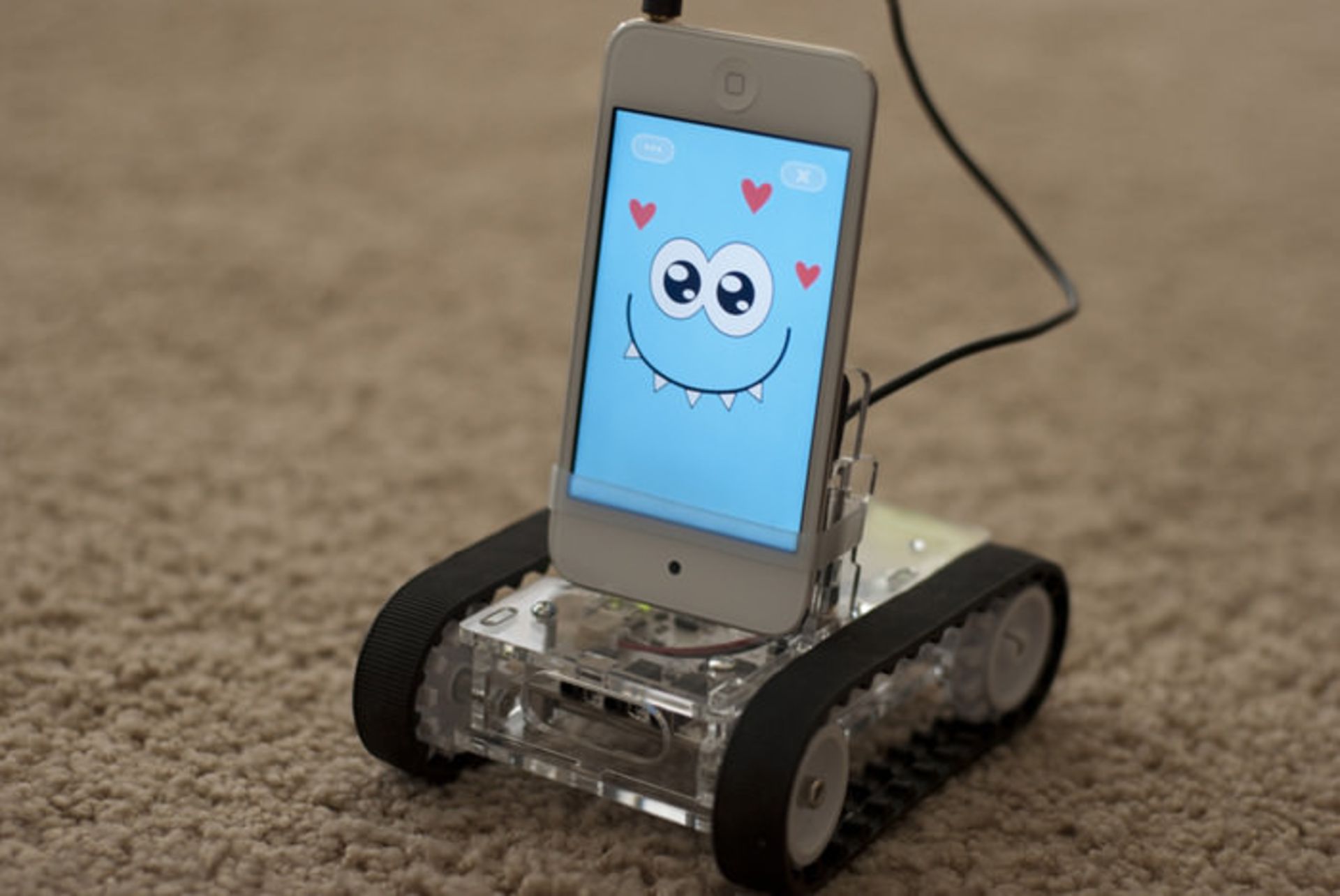 رومو، تلفن هوشمند رباتیک