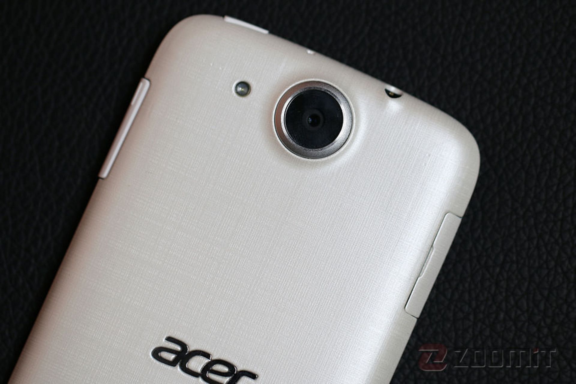 بررسی گوشی Liquid Jade Z ایسر