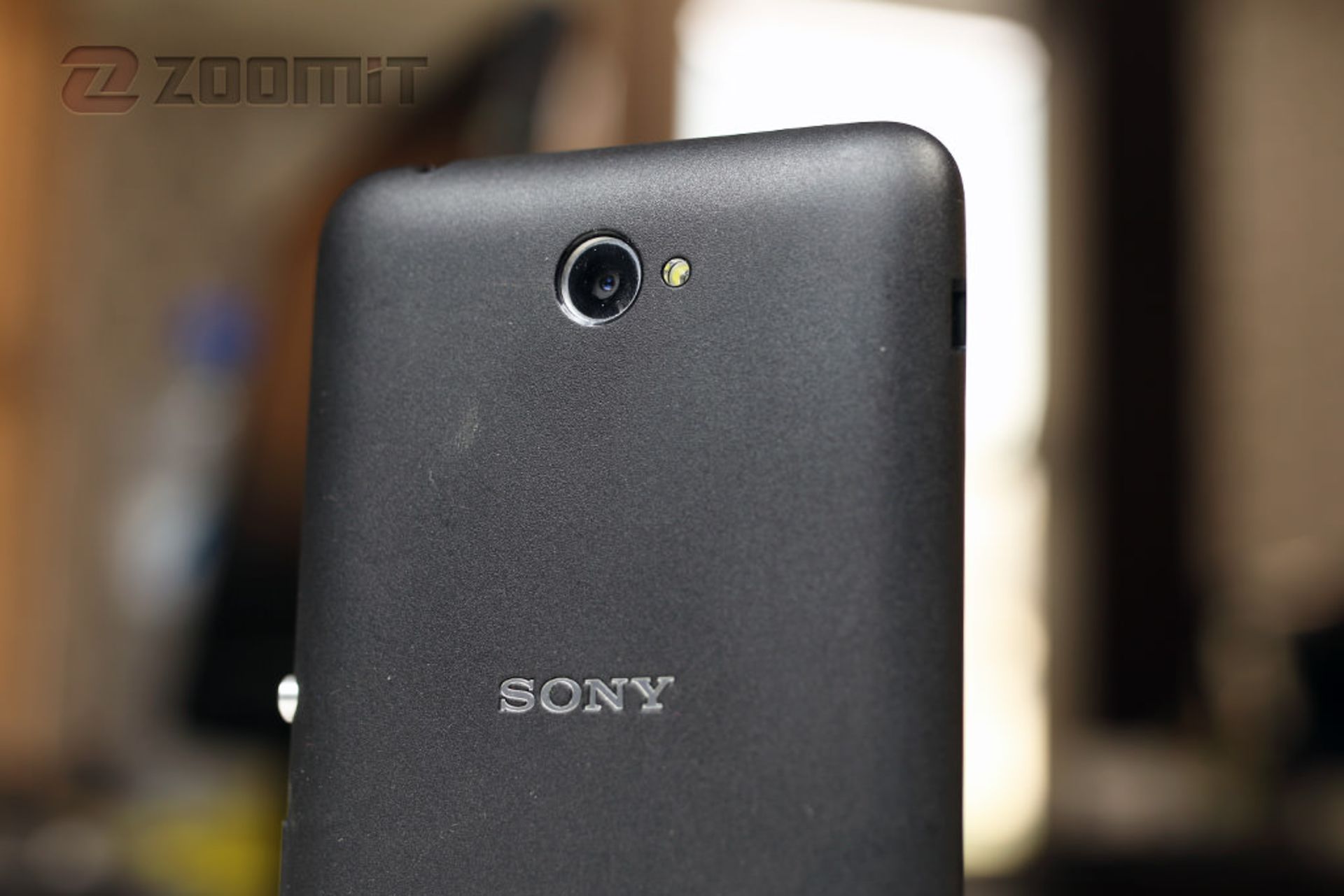 بررسی گوشی اکسپریا E4 سونی