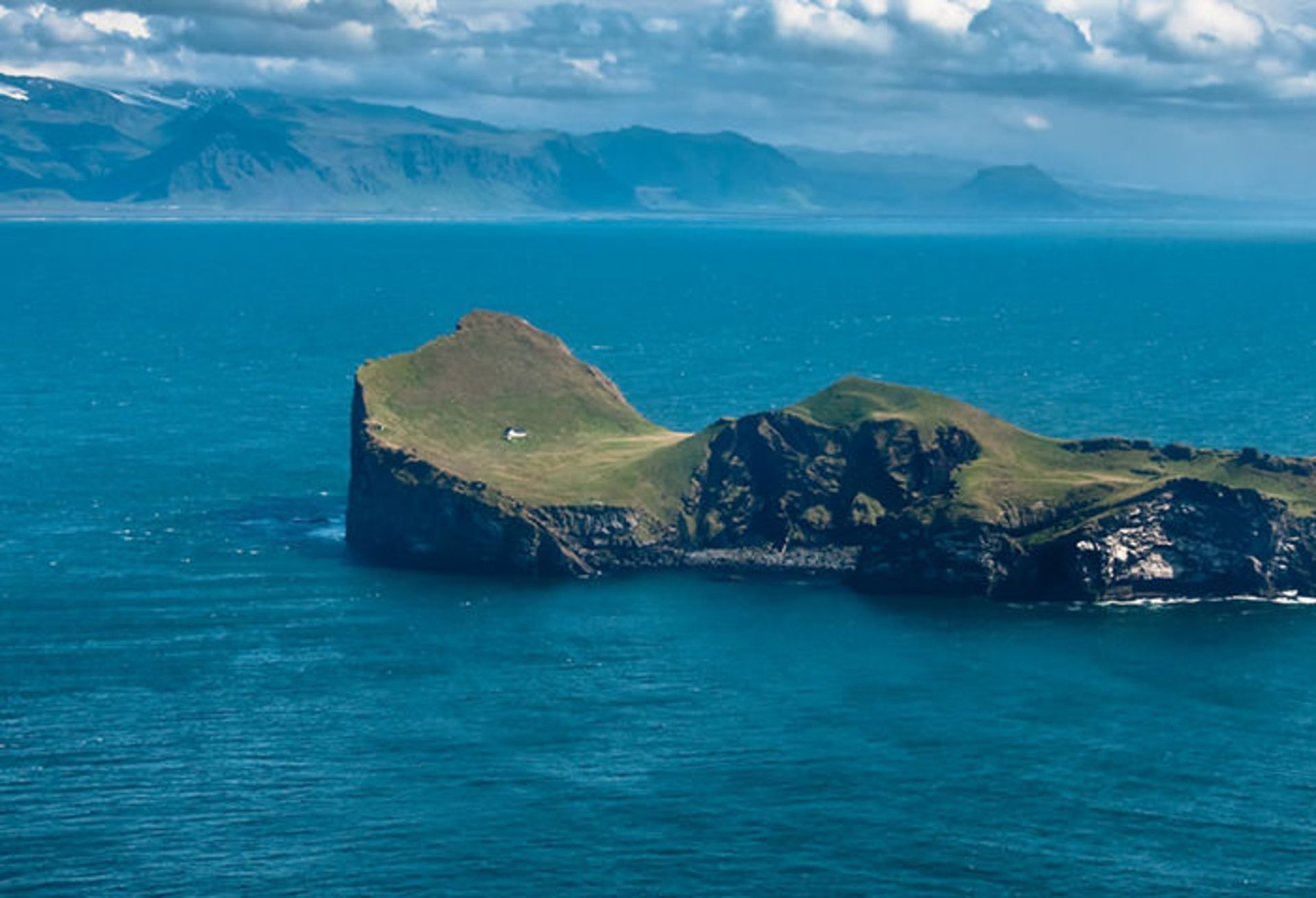 خانه‌ا‌ی دورافتاده در جزایر ویستمن در جنوب ایسلند