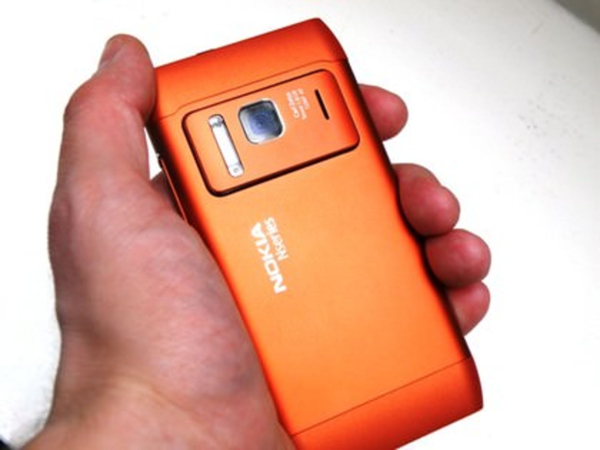 Nokia_N8_unremovamle_battery