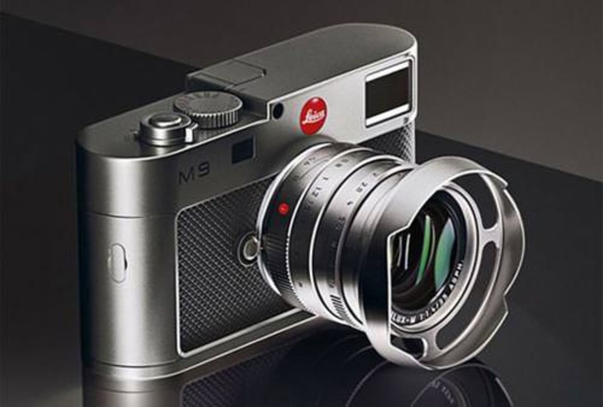 227634-lecia-m9-titanium_slide