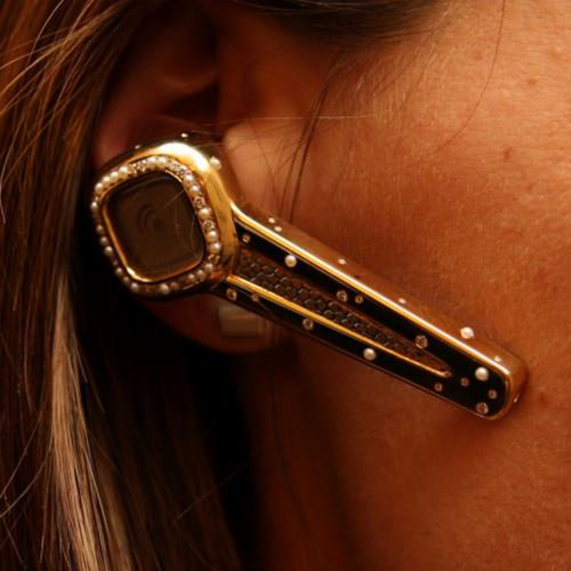 50000-dollar-bluetooth-plantronics-headset-0