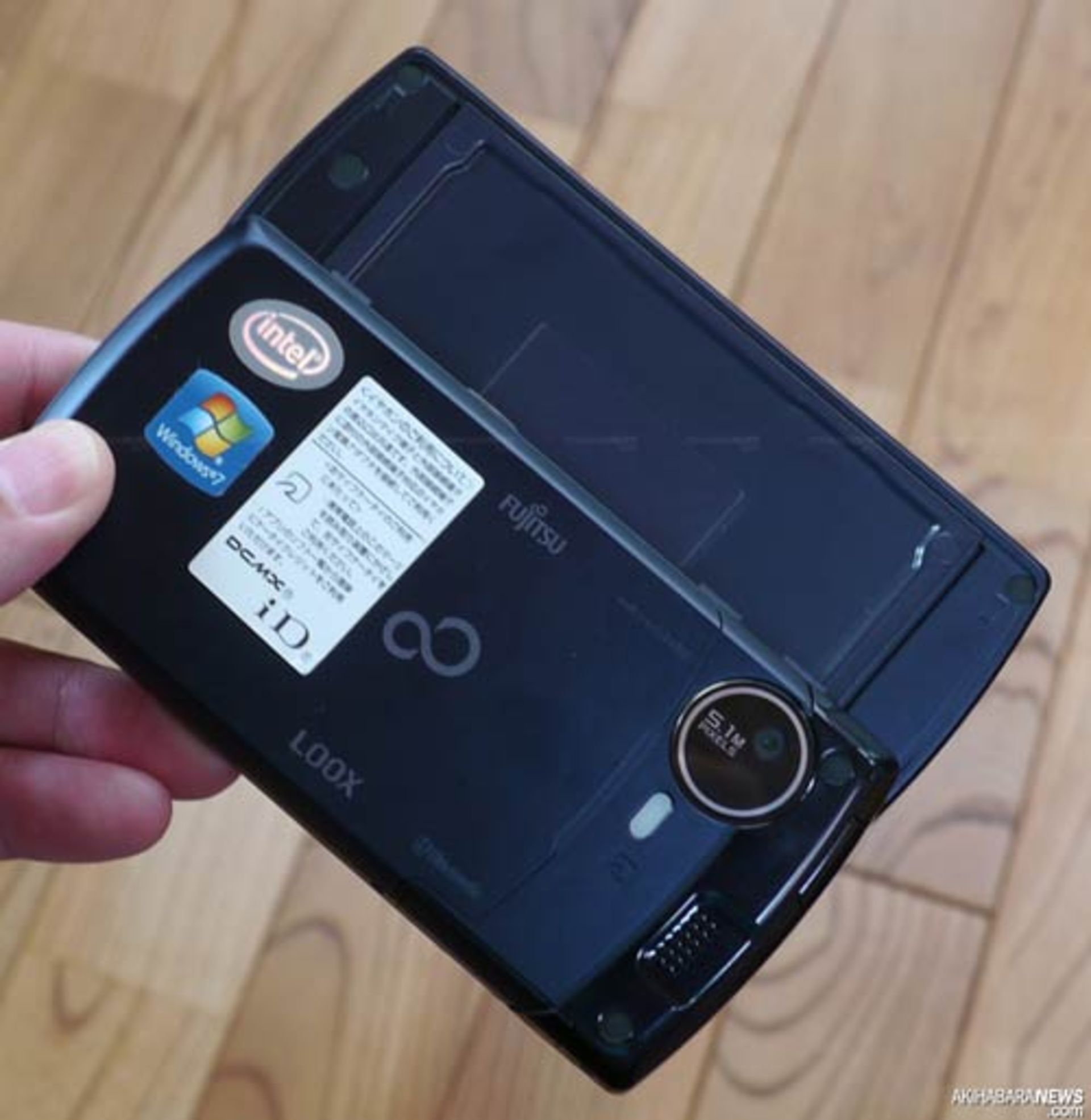 fujitsu-f-c07-wp7-mobile-02