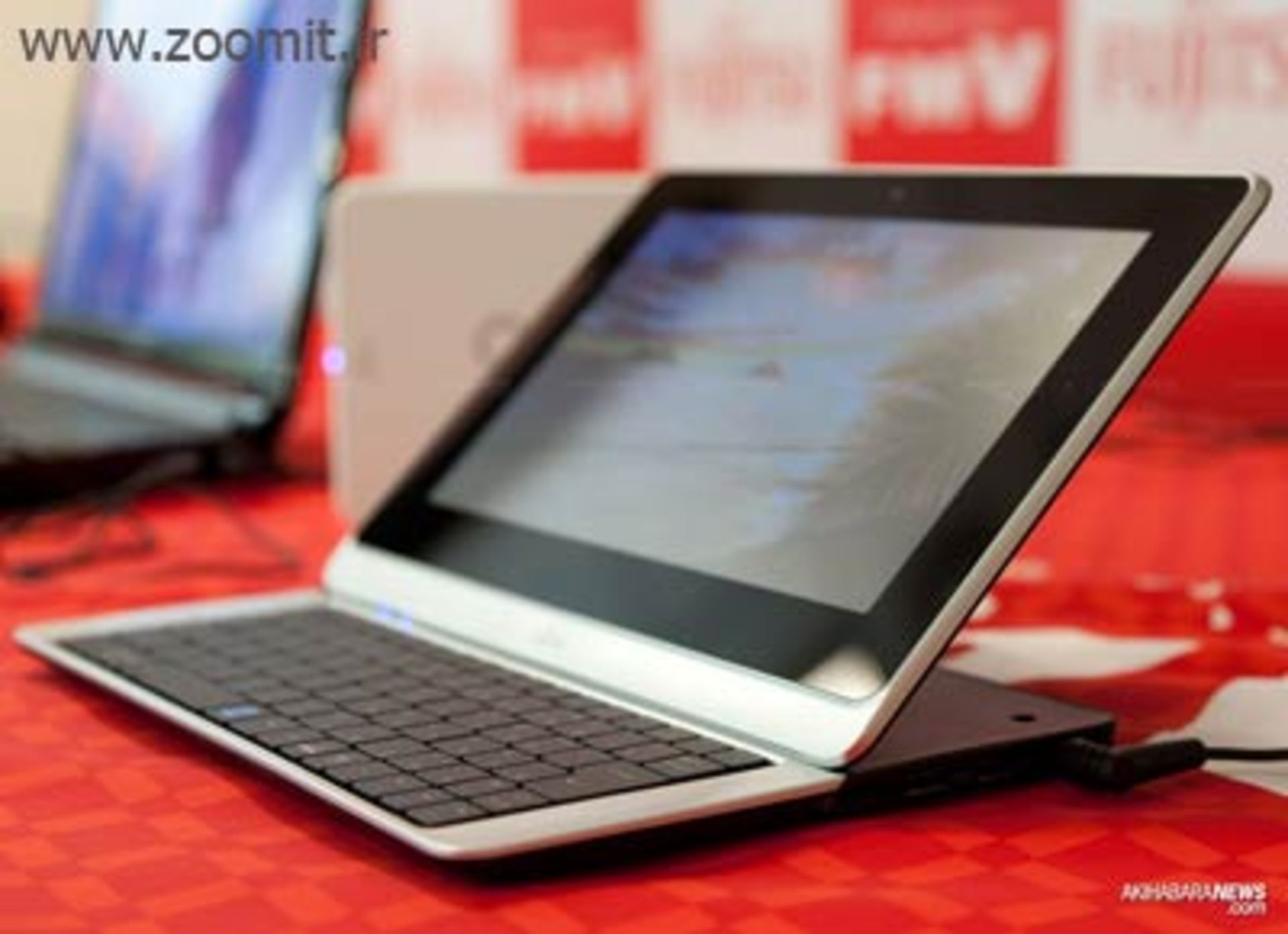 Fujitsu-THD40-Slide-out-keyboard-tablet-3