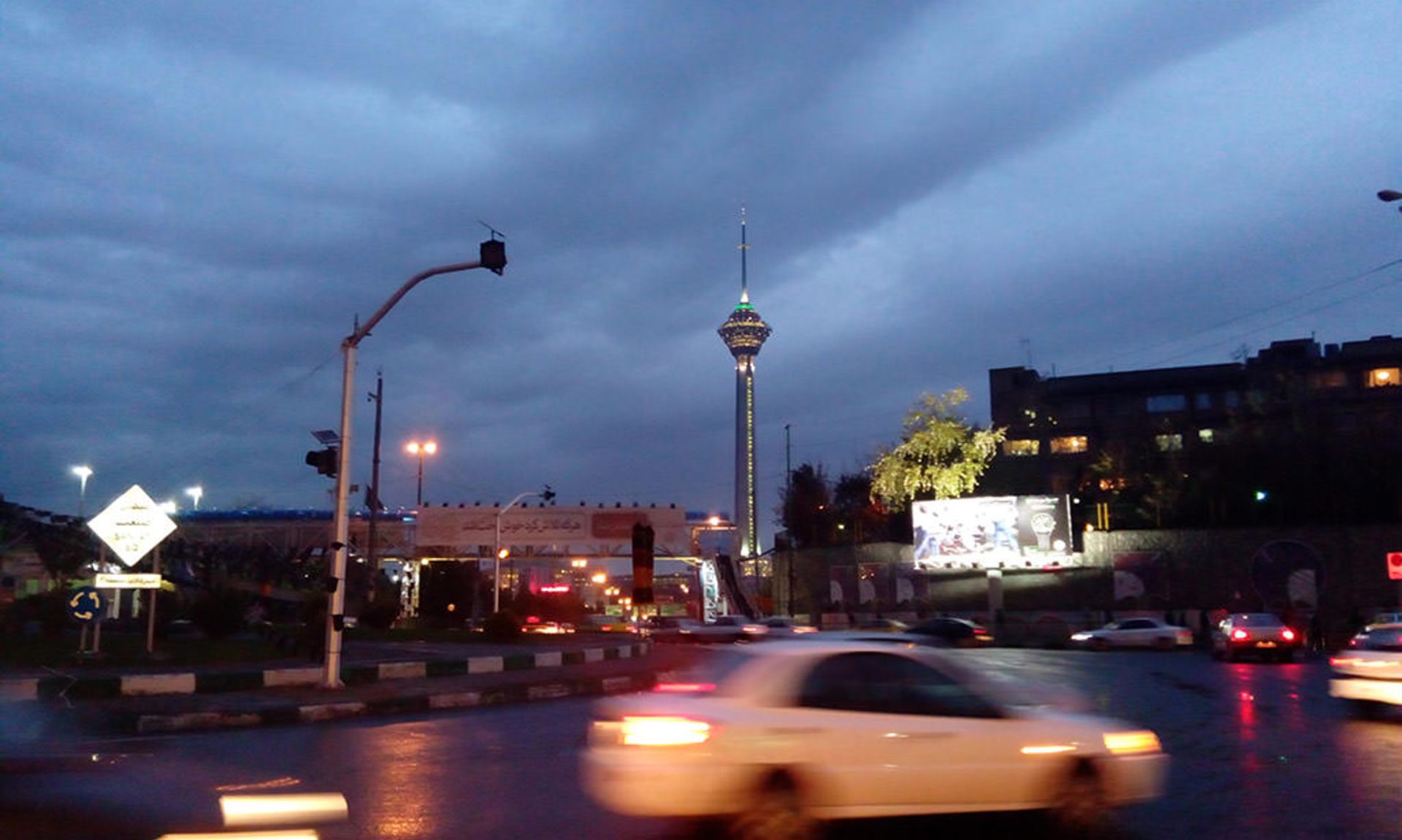 بررسی دیزایر 820 جی پلاس اچ‌تی‌سی