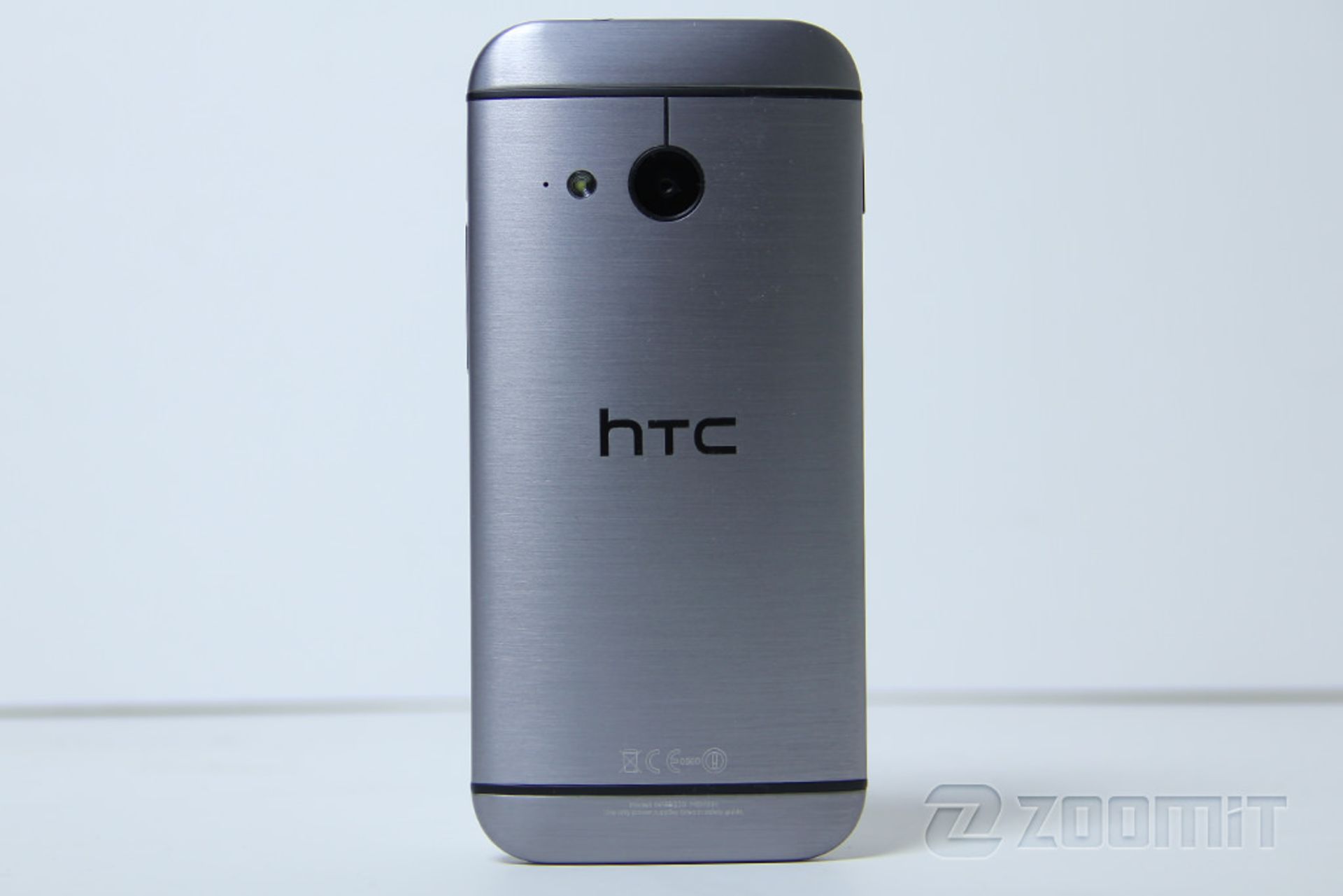 بررسی تلفن One M8 mini اچ‌تی‌سی