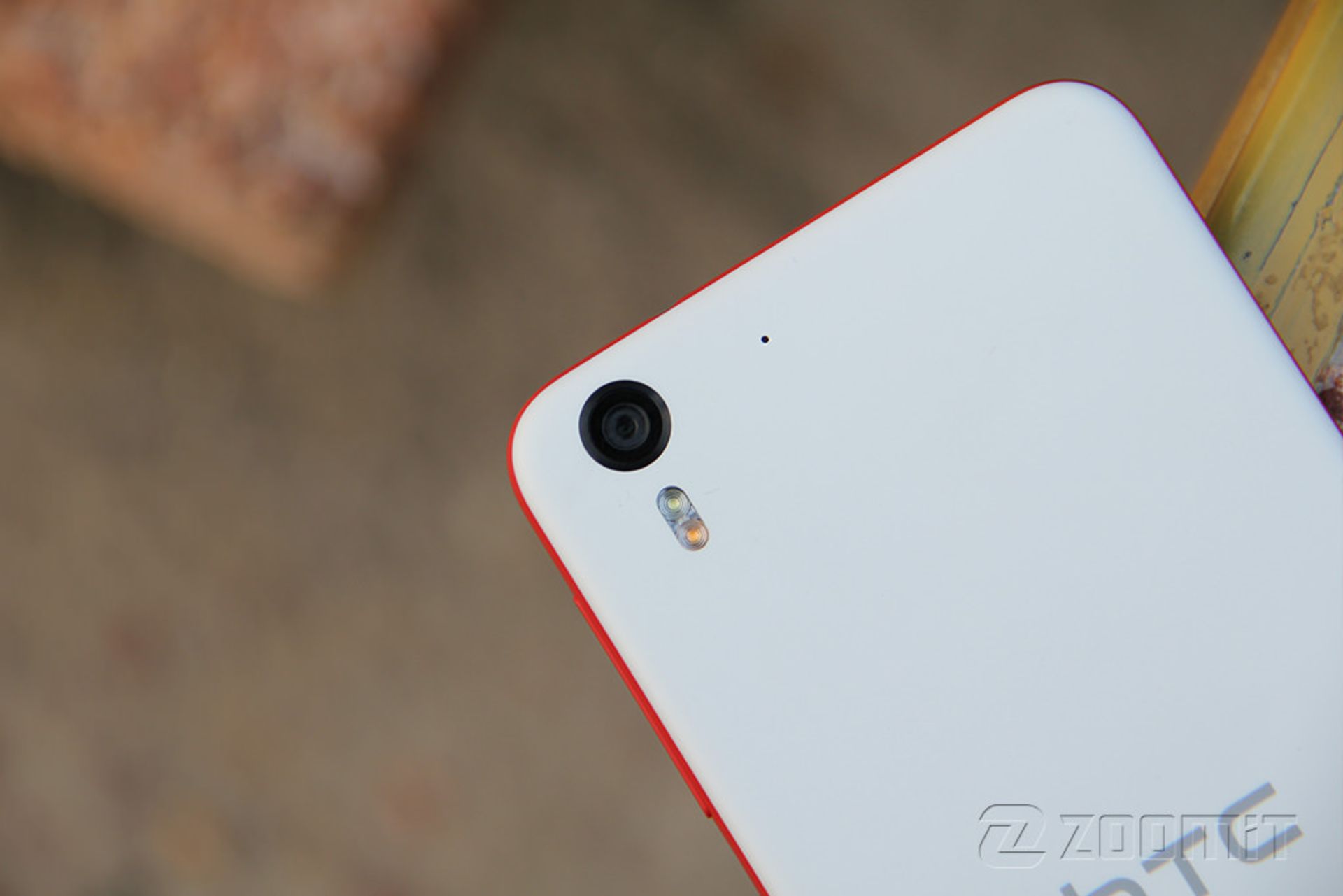 بررسی گوشی دیزایر آی اچ‌تی‌سی (HTC Desire EYE)