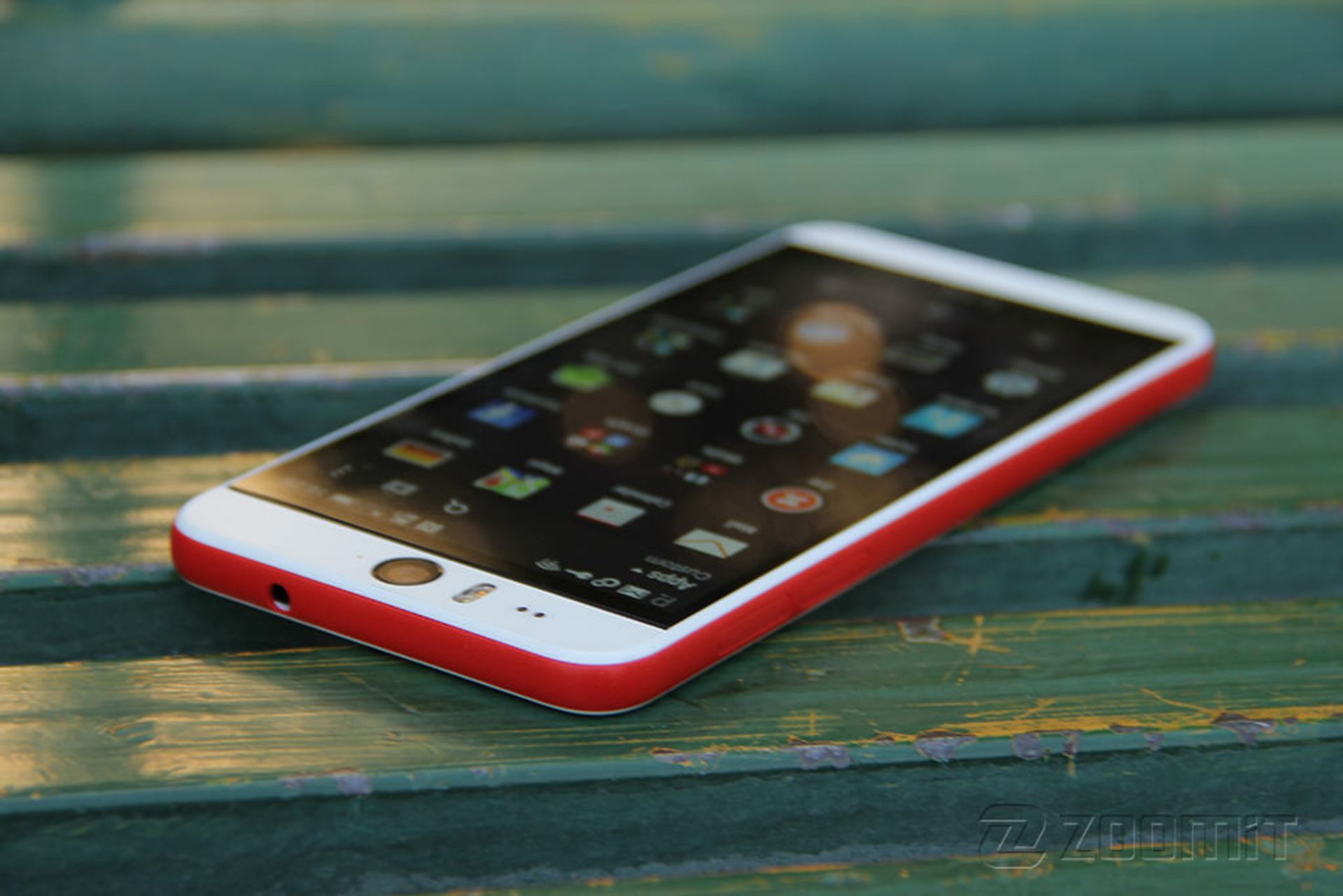 بررسی گوشی دیزایر آی اچ‌تی‌سی (HTC Desire EYE)