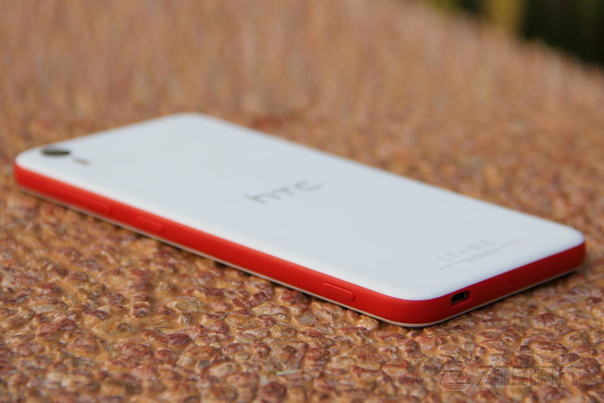 بررسی گوشی دیزایر آی اچ‌تی‌سی (HTC Desire EYE)