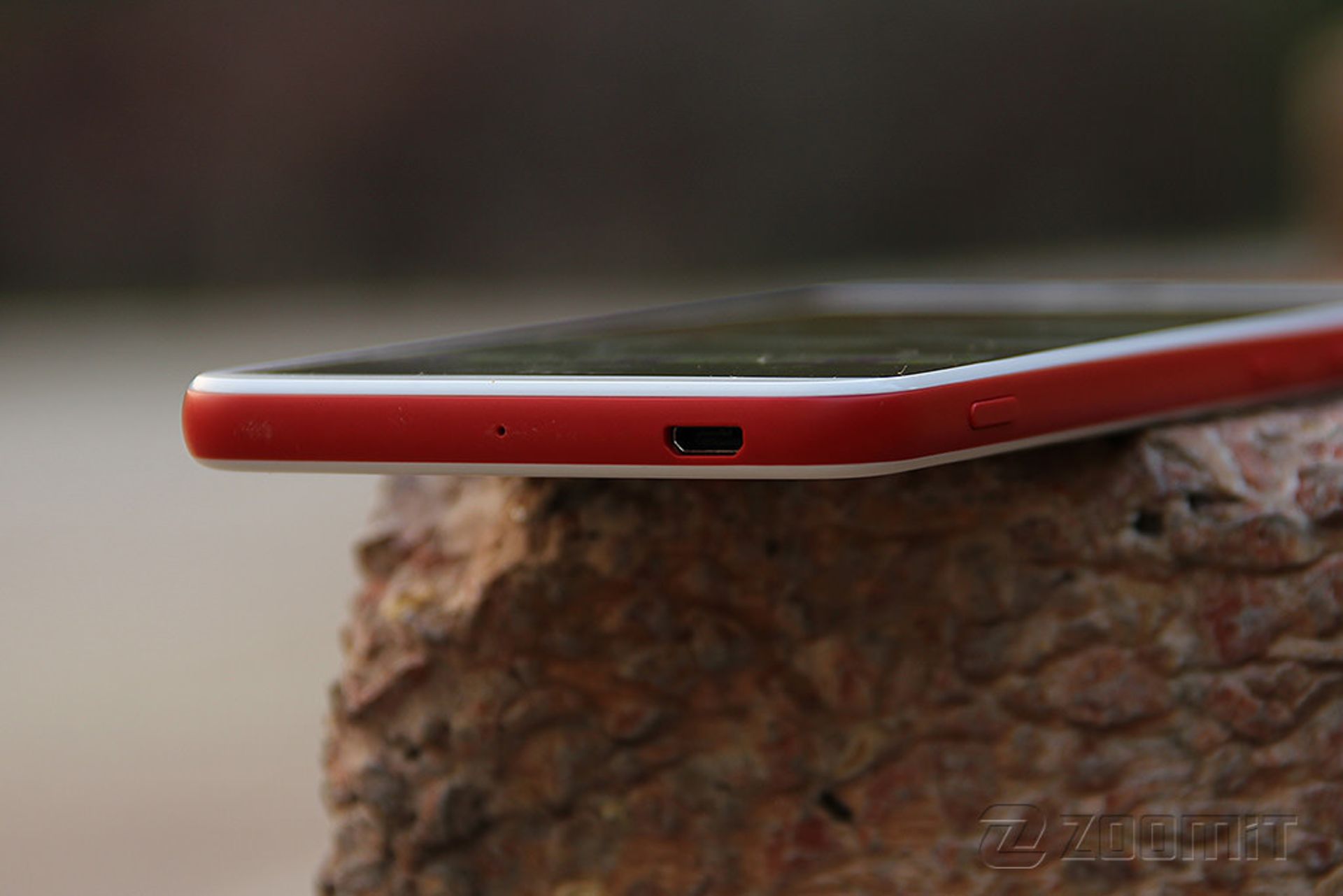 بررسی گوشی دیزایر آی اچ‌تی‌سی (HTC Desire EYE)