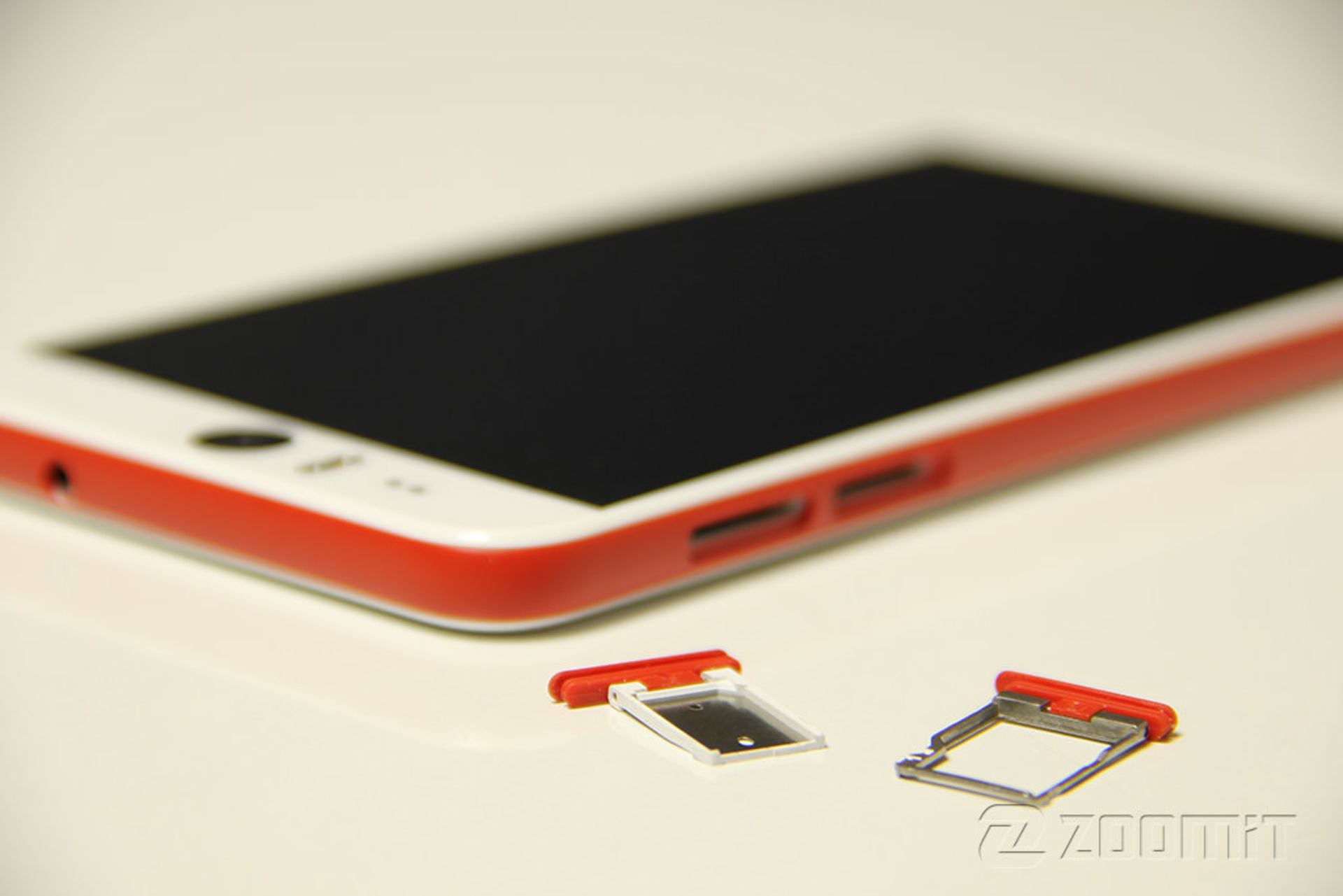 بررسی گوشی دیزایر آی اچ‌تی‌سی (HTC Desire EYE)