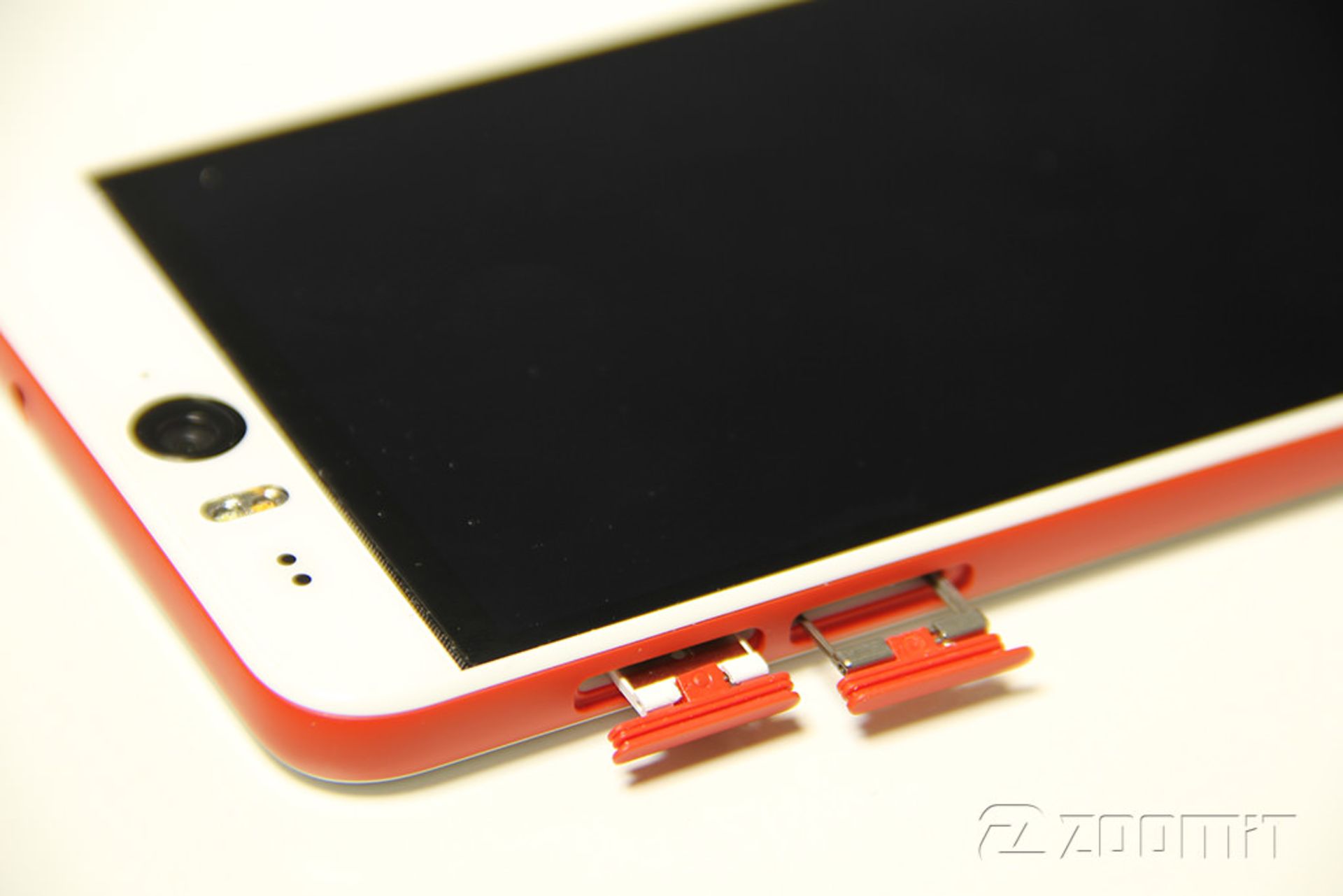 بررسی گوشی دیزایر آی اچ‌تی‌سی (HTC Desire EYE)