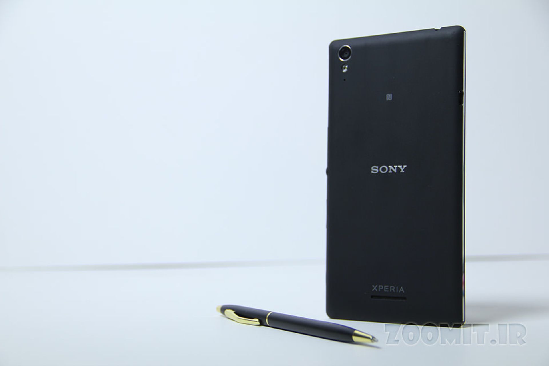 بررسی تلفن میان رده‌ی Xperia T3 سونی