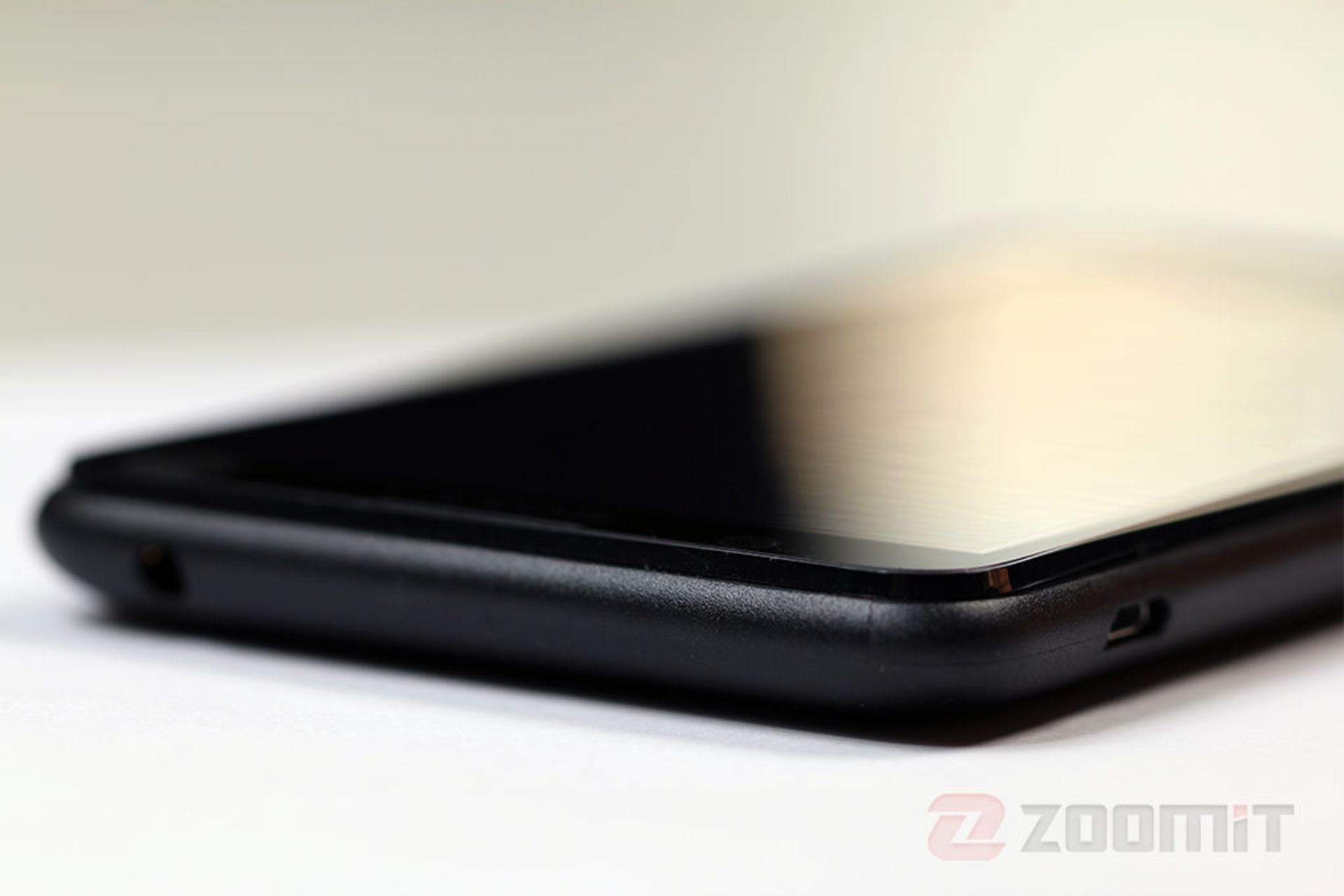 بررسی گوشی اکسپریا E4 سونی