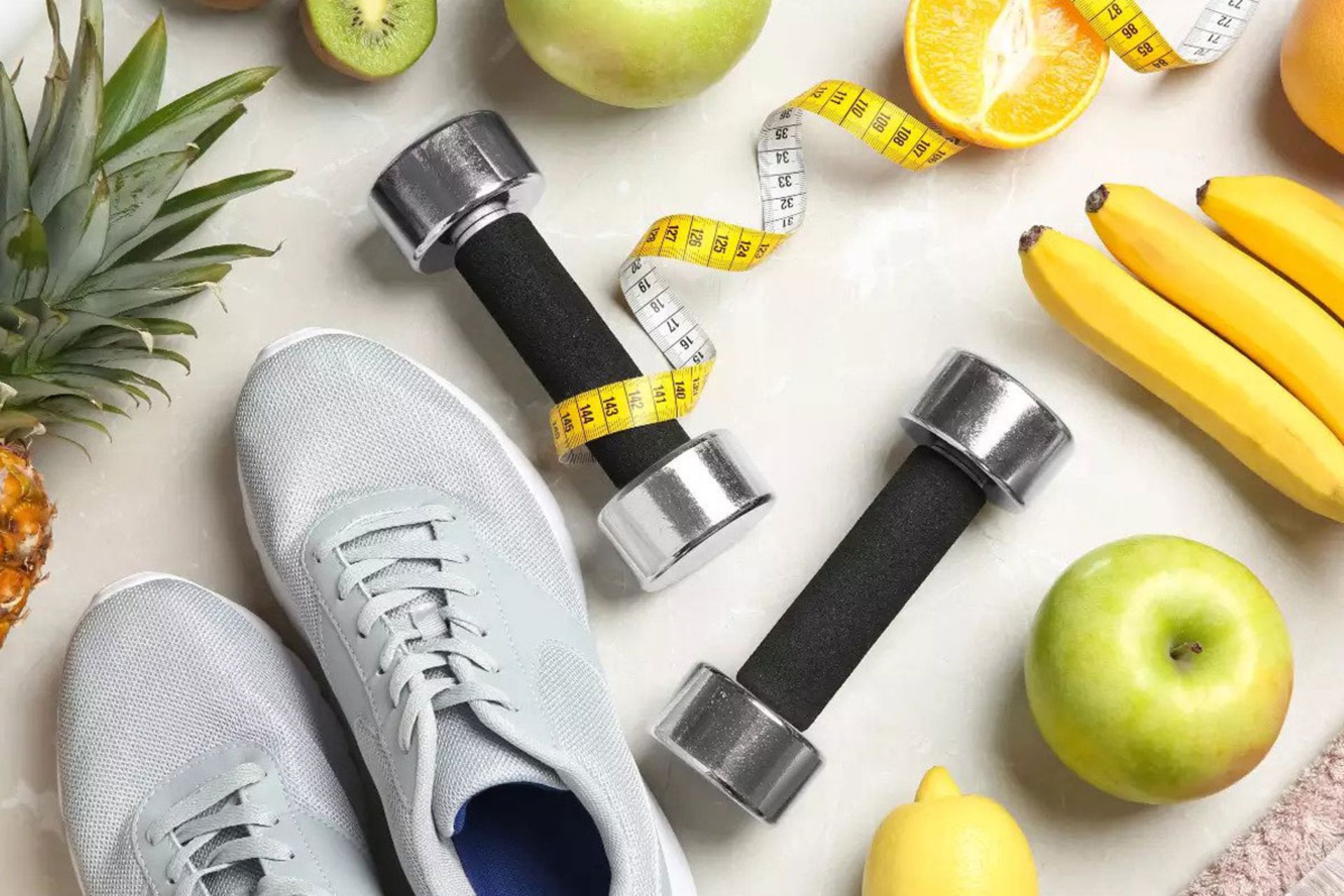 لوازم ورزشی و میوه‌ها