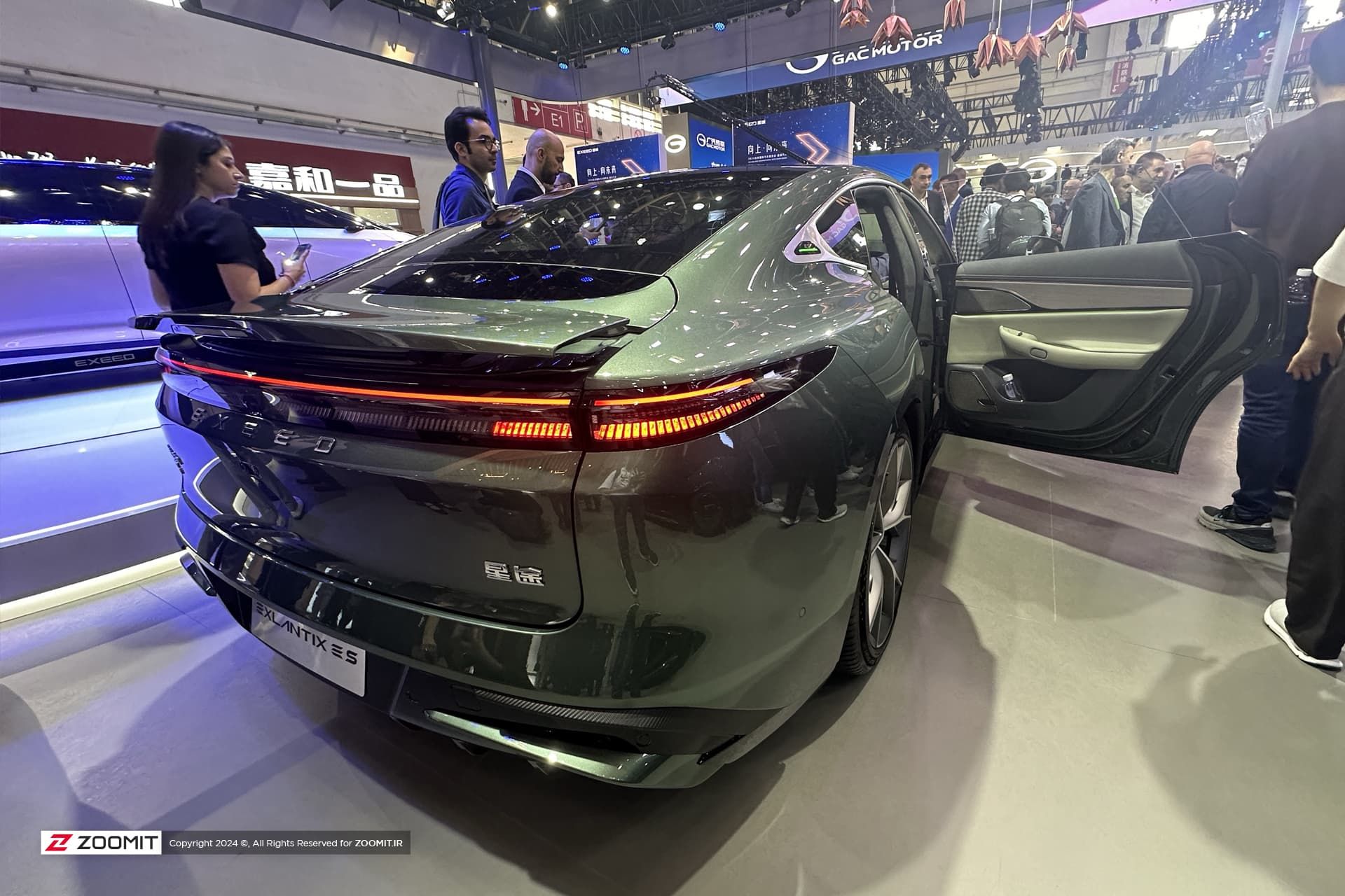 خودرو اکسید EXLANTiX ES از نمای پشت