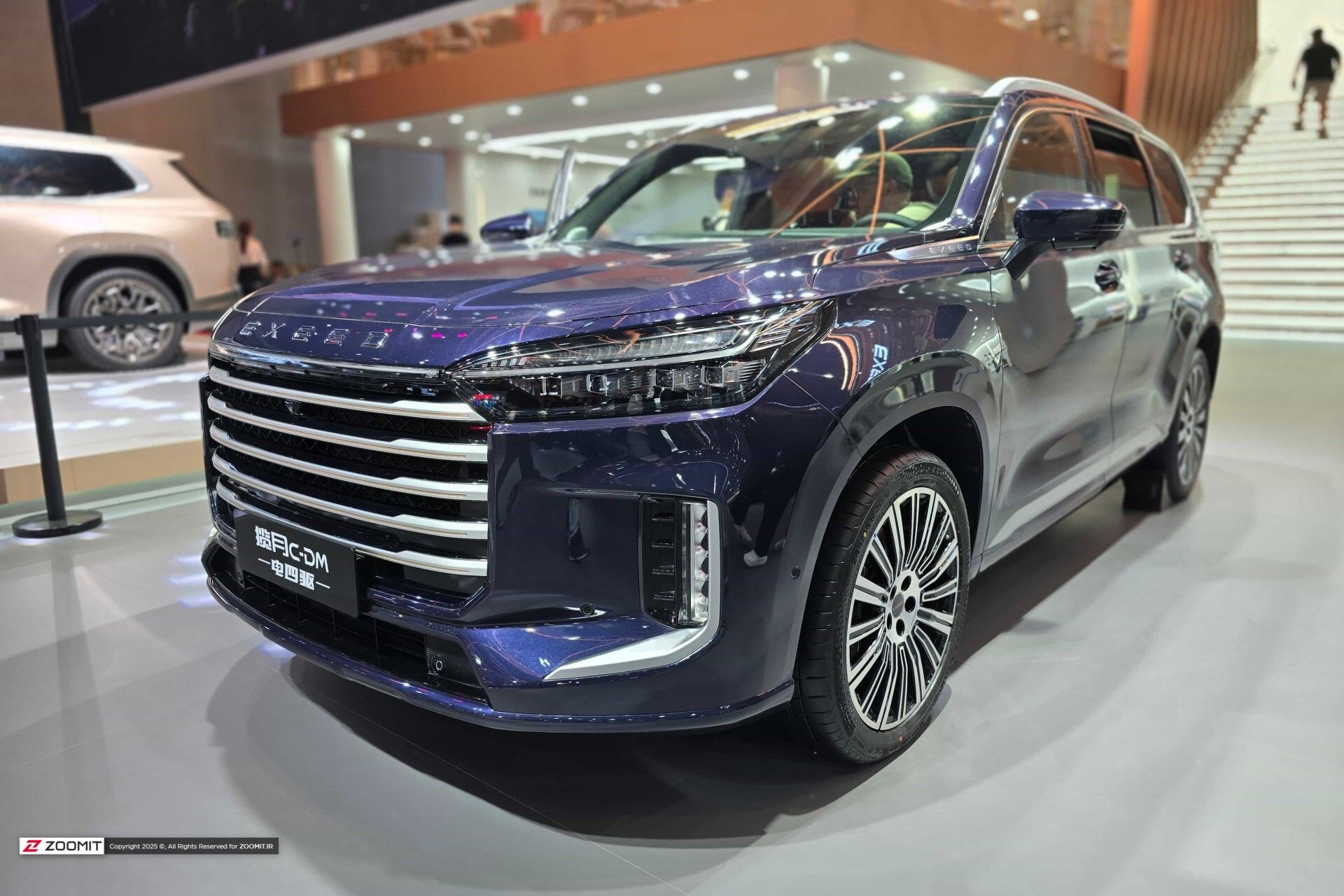 نمای سه‌چهارم جلو خودرو اکسید VX