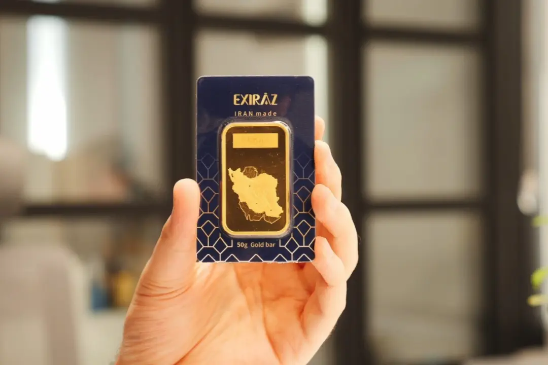 شمارک طلای ۵۰ گرمی (50g Gold bar) با طرح نقشه ایران برند اکسیراز (Exiraz)