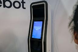 کیوسک چشم‌پزشکی Eyebot در رنگ سفید