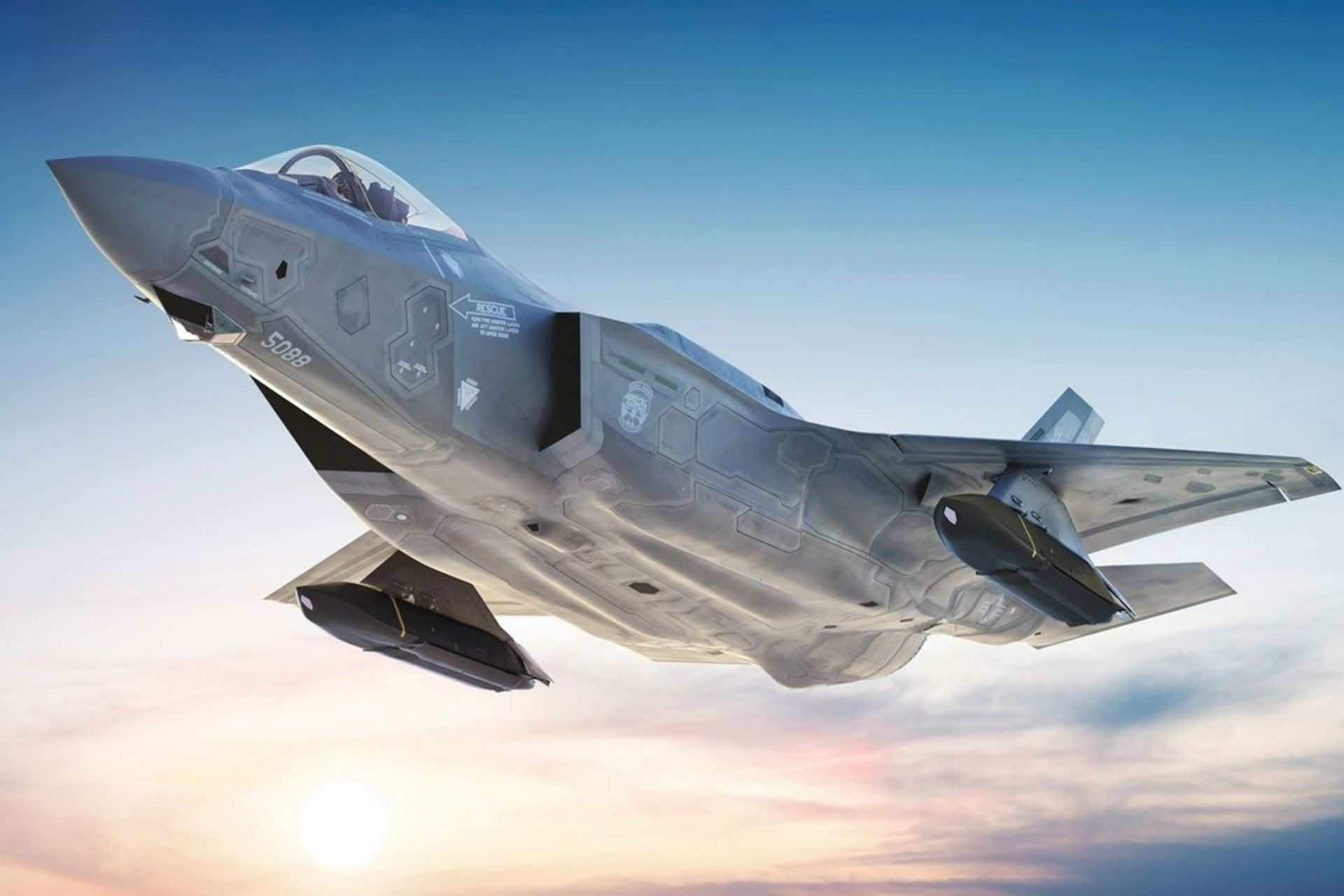 هواپیمای جنگنده F-35  در آسمان 