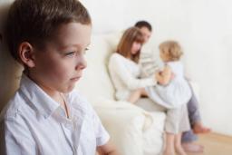 رفتار تبعیض‌آمیز والدین با فرزندان چه پیامدهایی دارد؟
