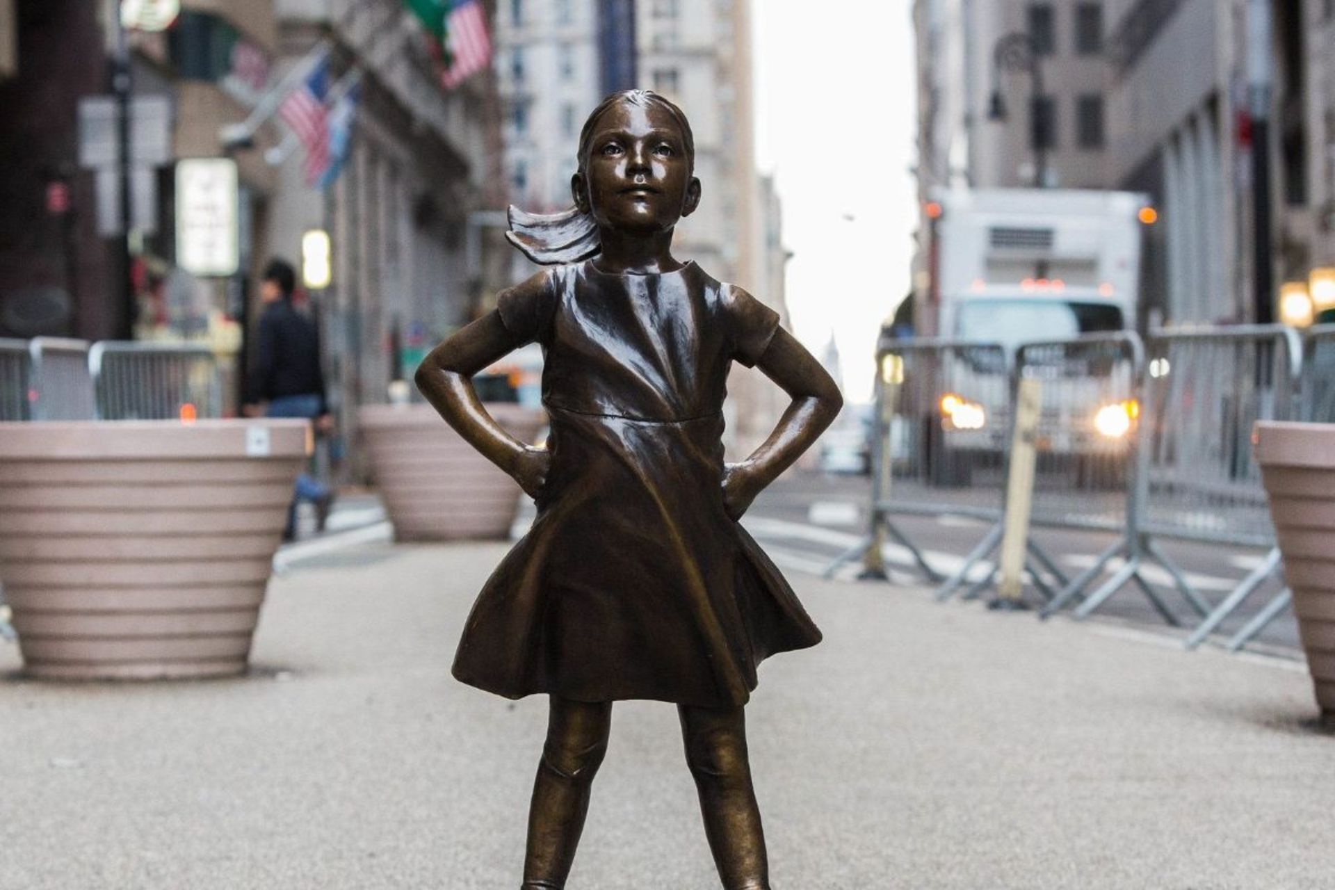 مجسمه دختر بی باک وال استریت Fearless Girl