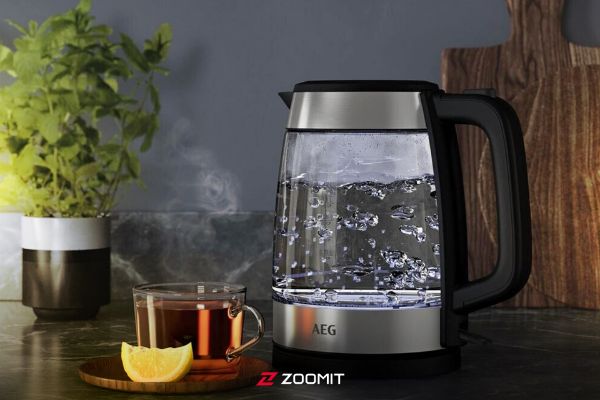 کتری برقی در حال جوش آوردن آب