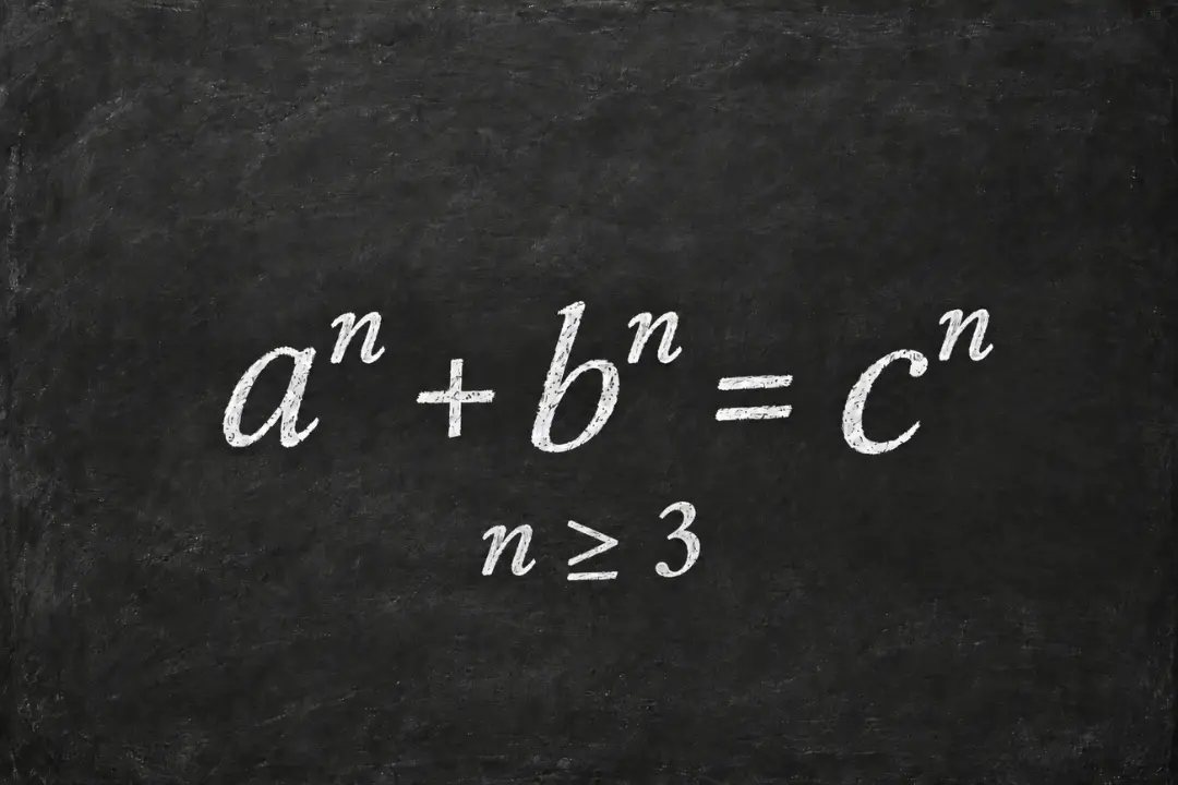 فرمول ریاضی قضیه آخر فرما (Fermat's Last Theorem) نوشته شده روی تخته سیاه