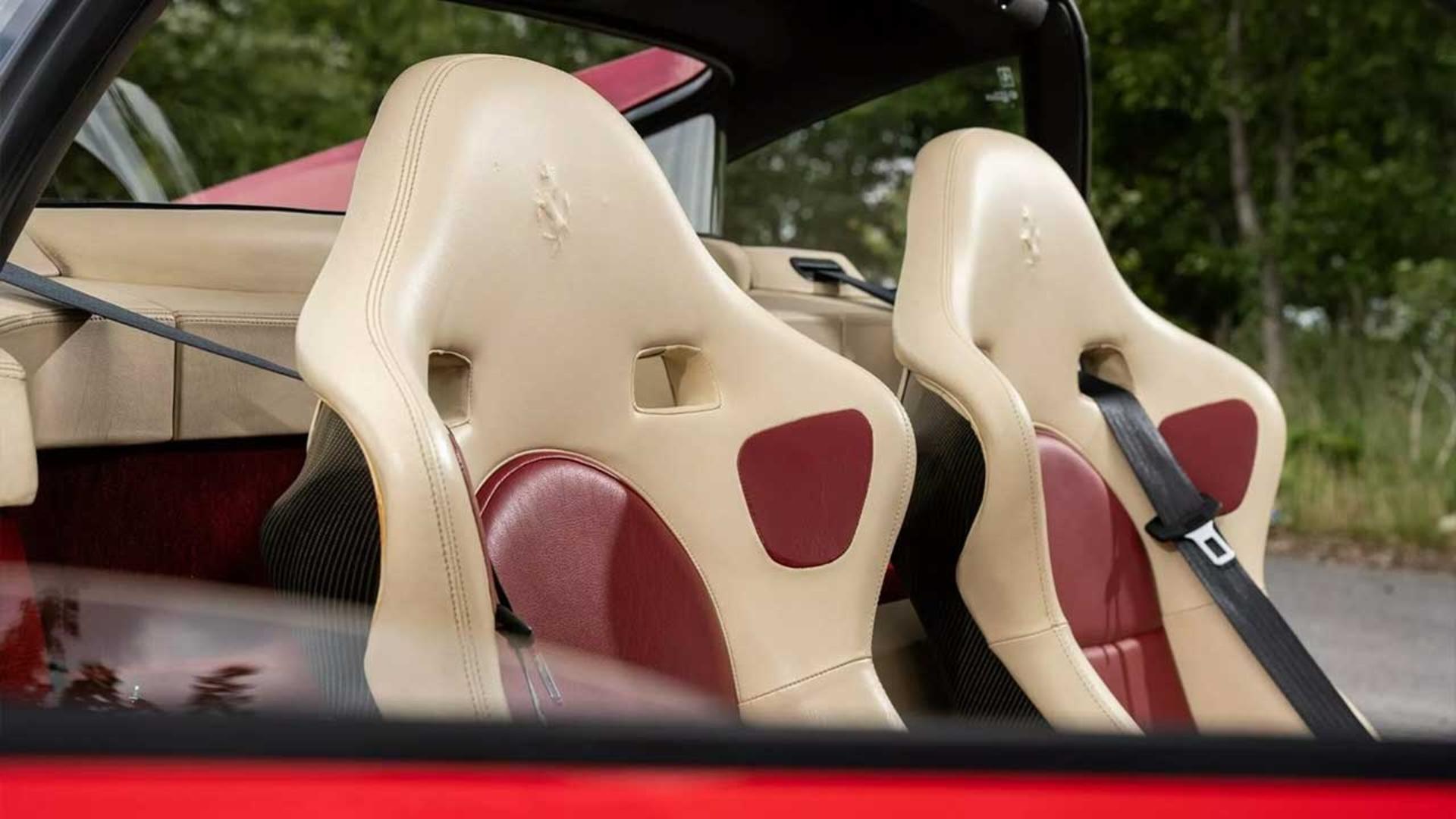 صندلی‌های جلو فراری F355
