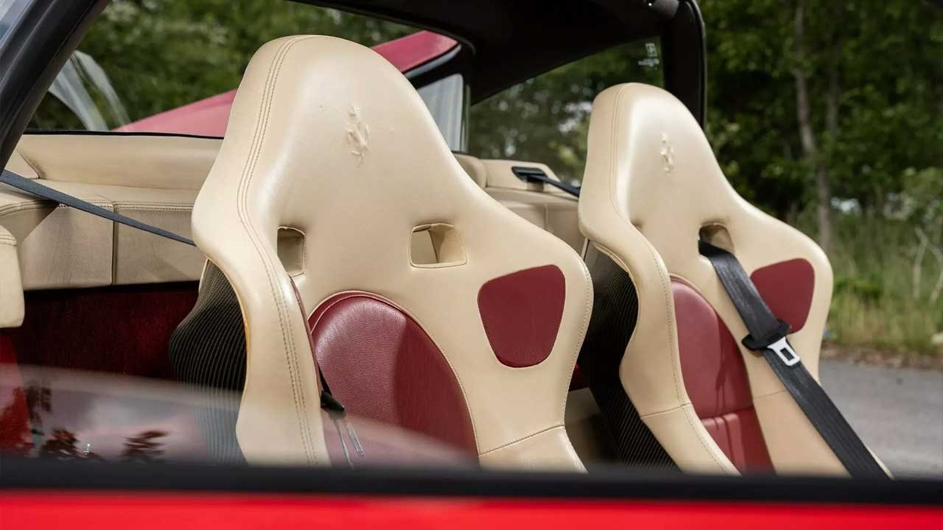 صندلی‌های جلو فراری F355