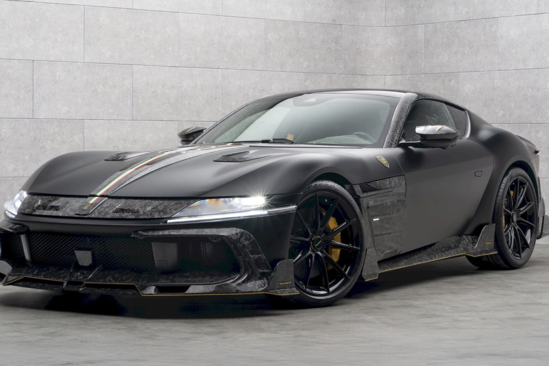 ‌فراری ۱۲ سیلندر منصوری