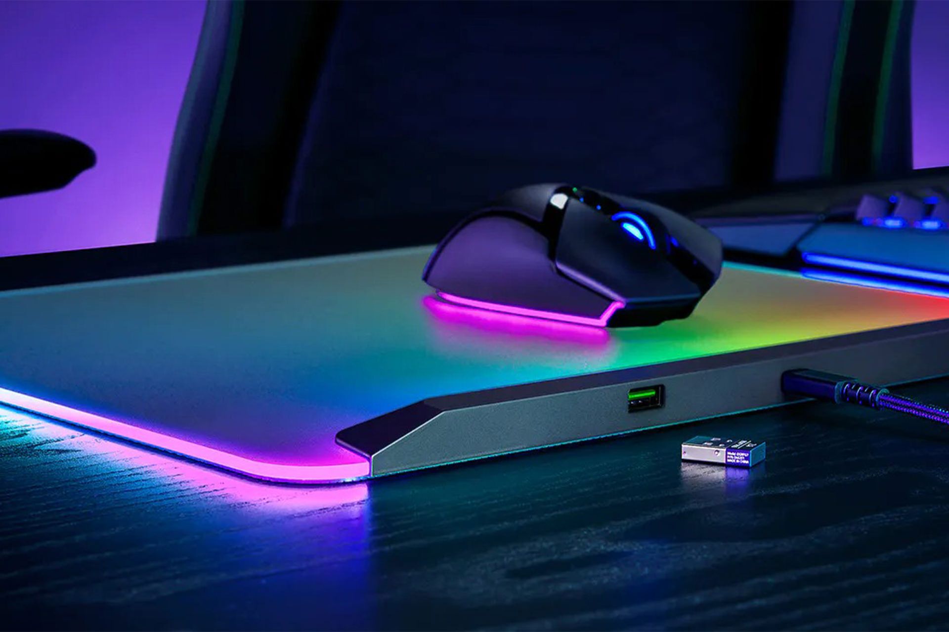 نمای درگاه‌های ماوس‌پد ریزر مدل Firefly V2 Pro در رنگ مشکی