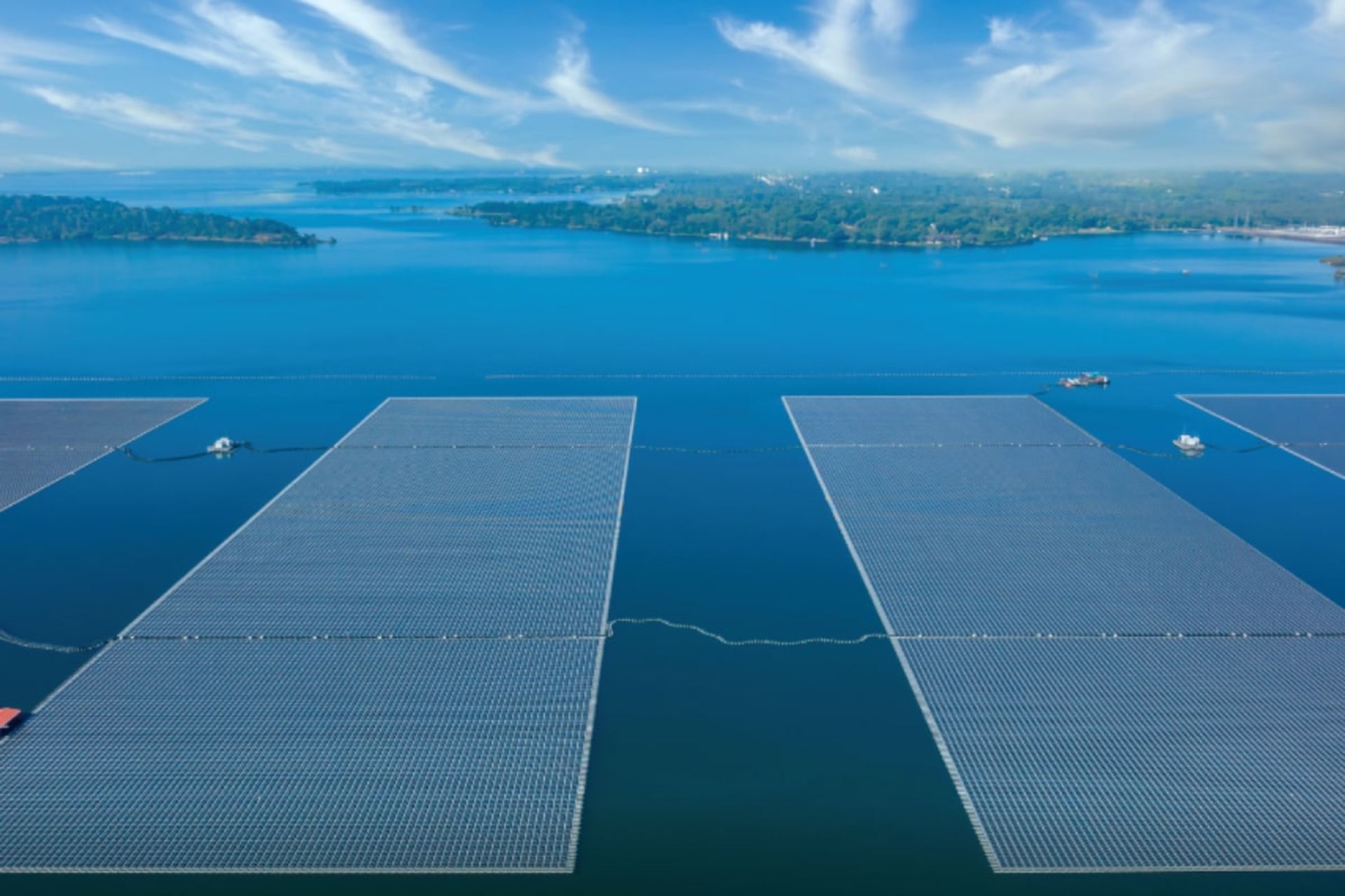 پنل‌های خورشیدی شناور در نزدیکی استوا