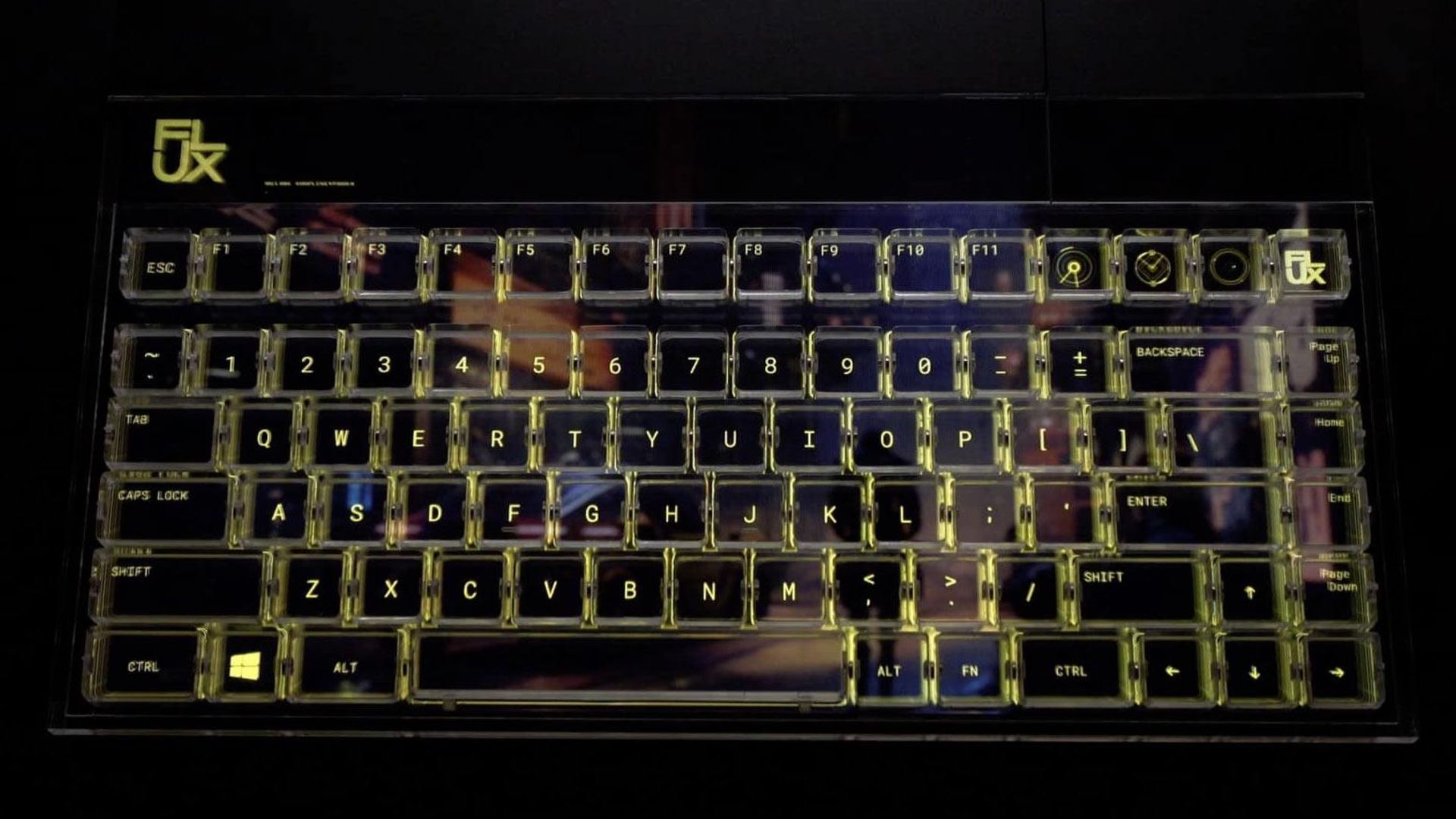 کیبورد شیشه ای Flux با نمایشگر 1080p