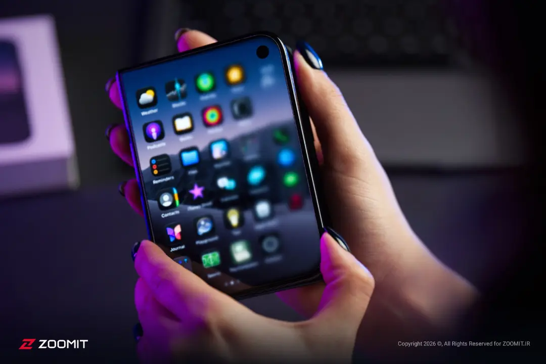 افکت ترنزیشن آیفون دوئو / iPhone Duo اپل در دست یک زن