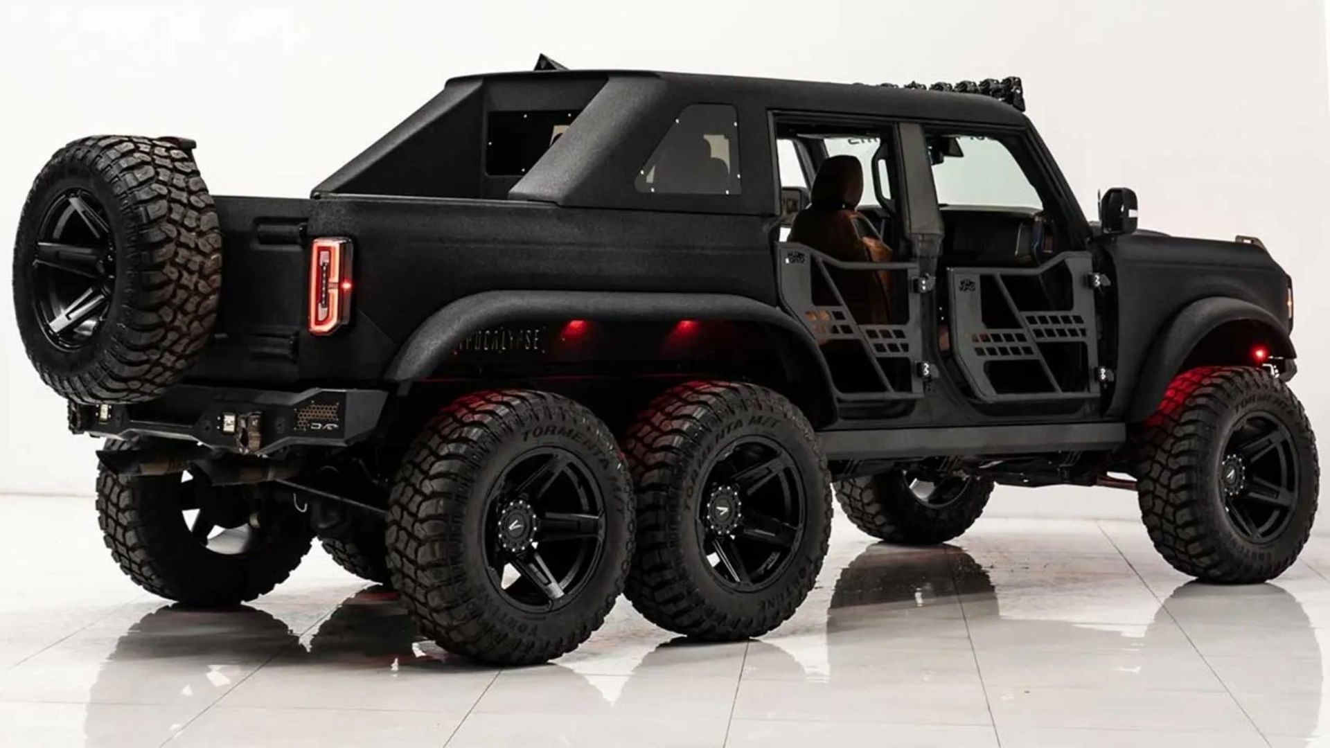 فورد برانکو ۶X۶ | اسب سیاه آخرالزمان