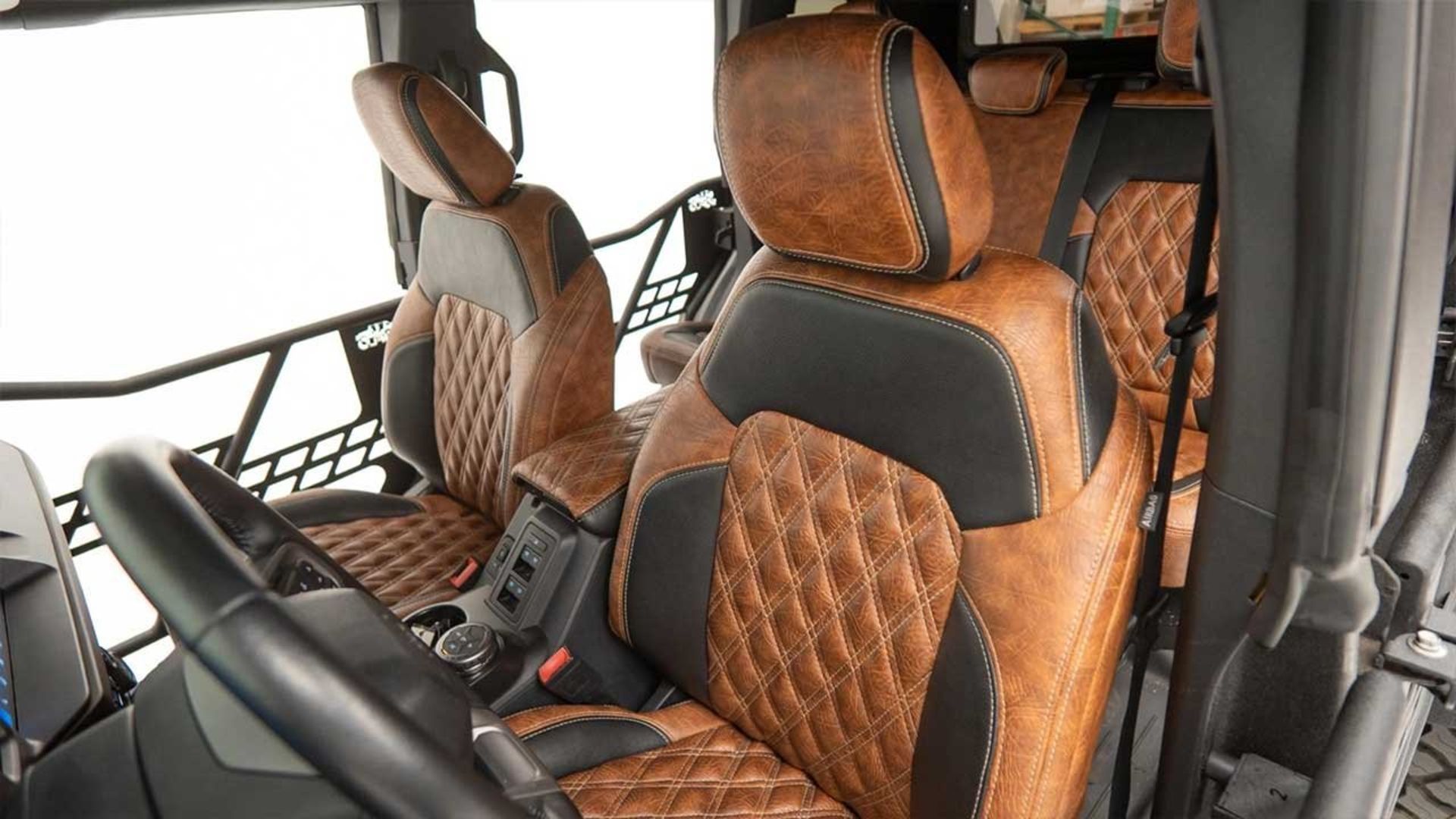 فورد برانکو ۶X۶ | اسب سیاه آخرالزمان