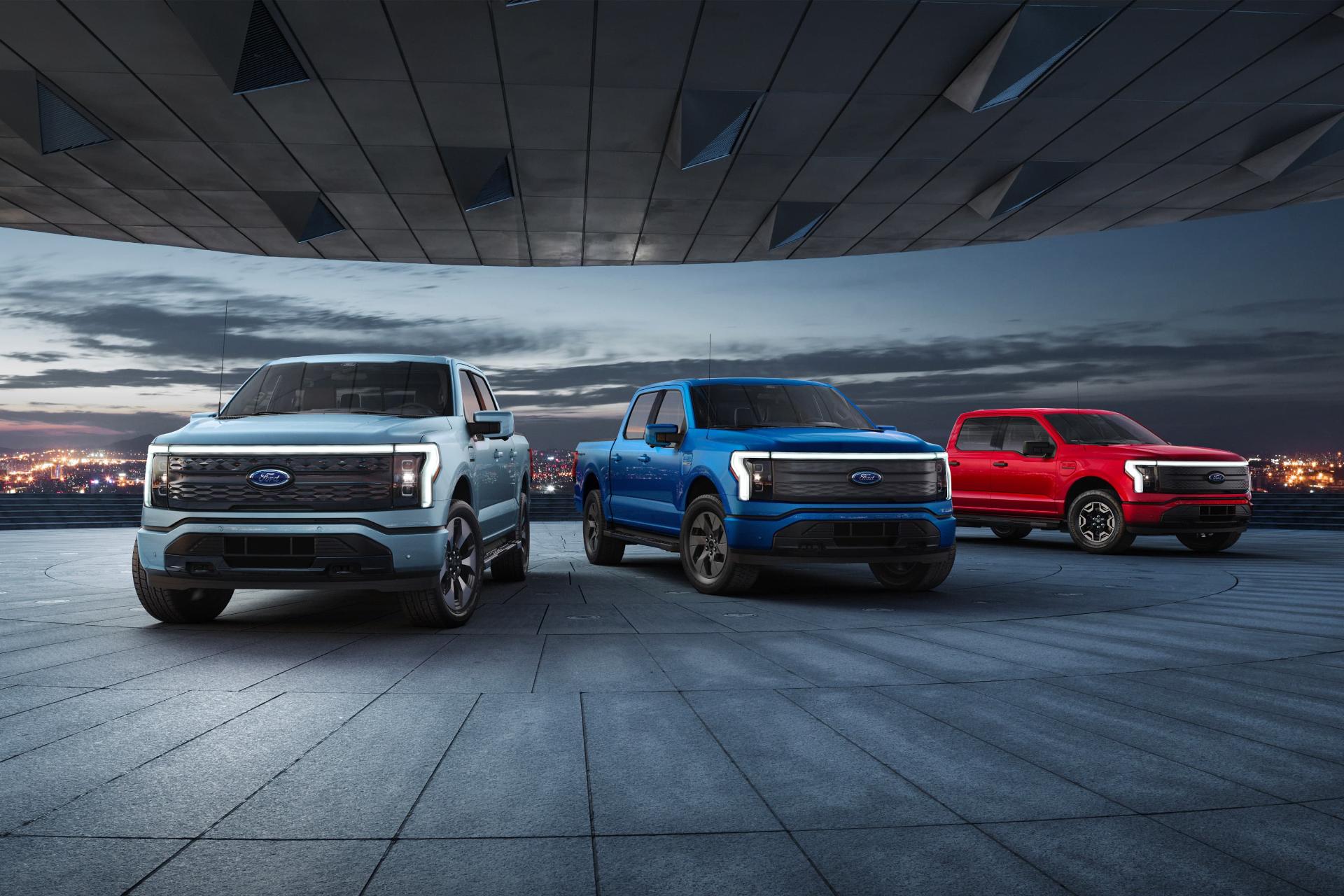 خودرو فورد F-150 لایتنینگ در سه رنگ از نمای جلو