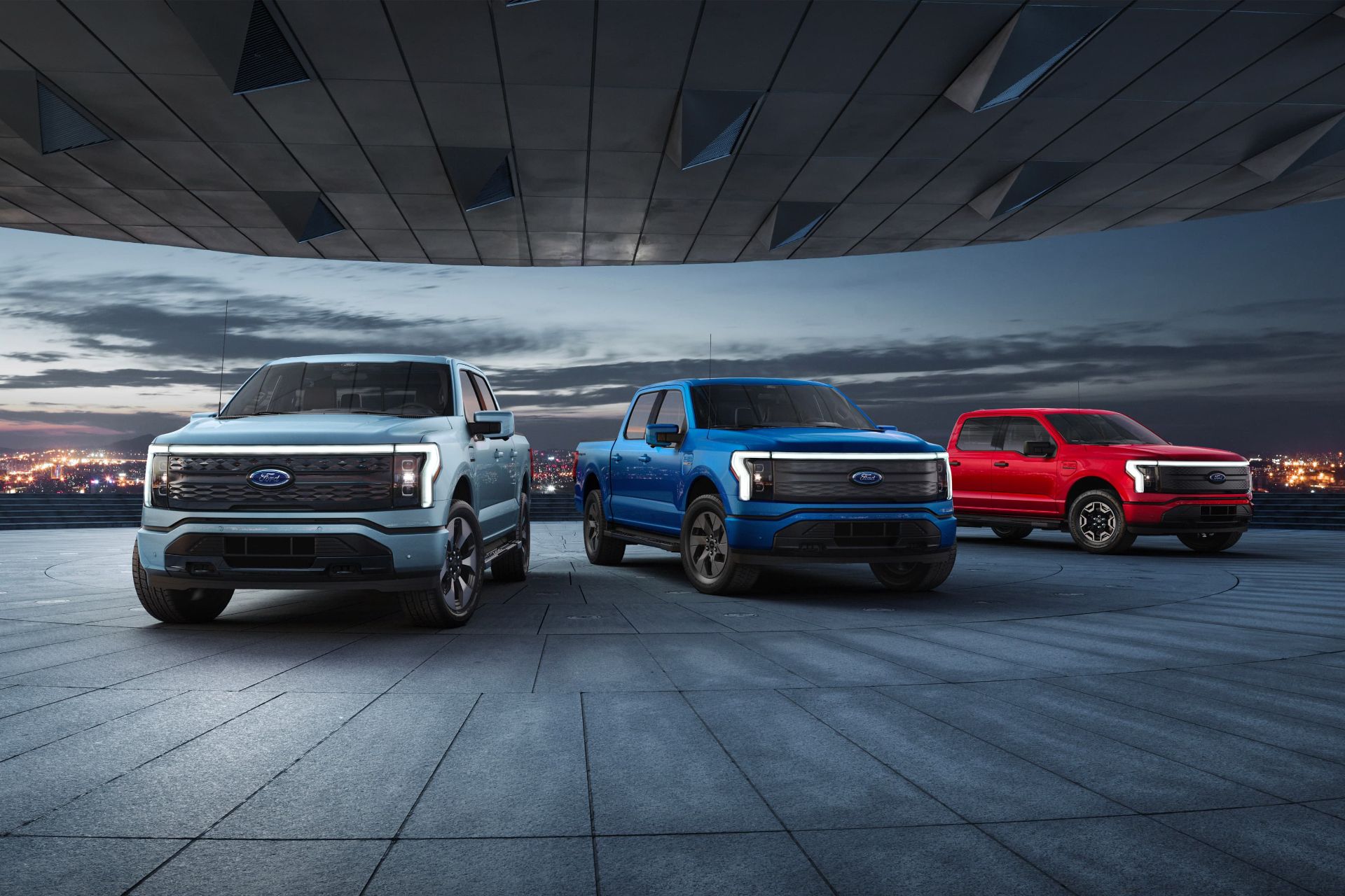 خودرو فورد F-150 لایتنینگ در سه رنگ از نمای جلو