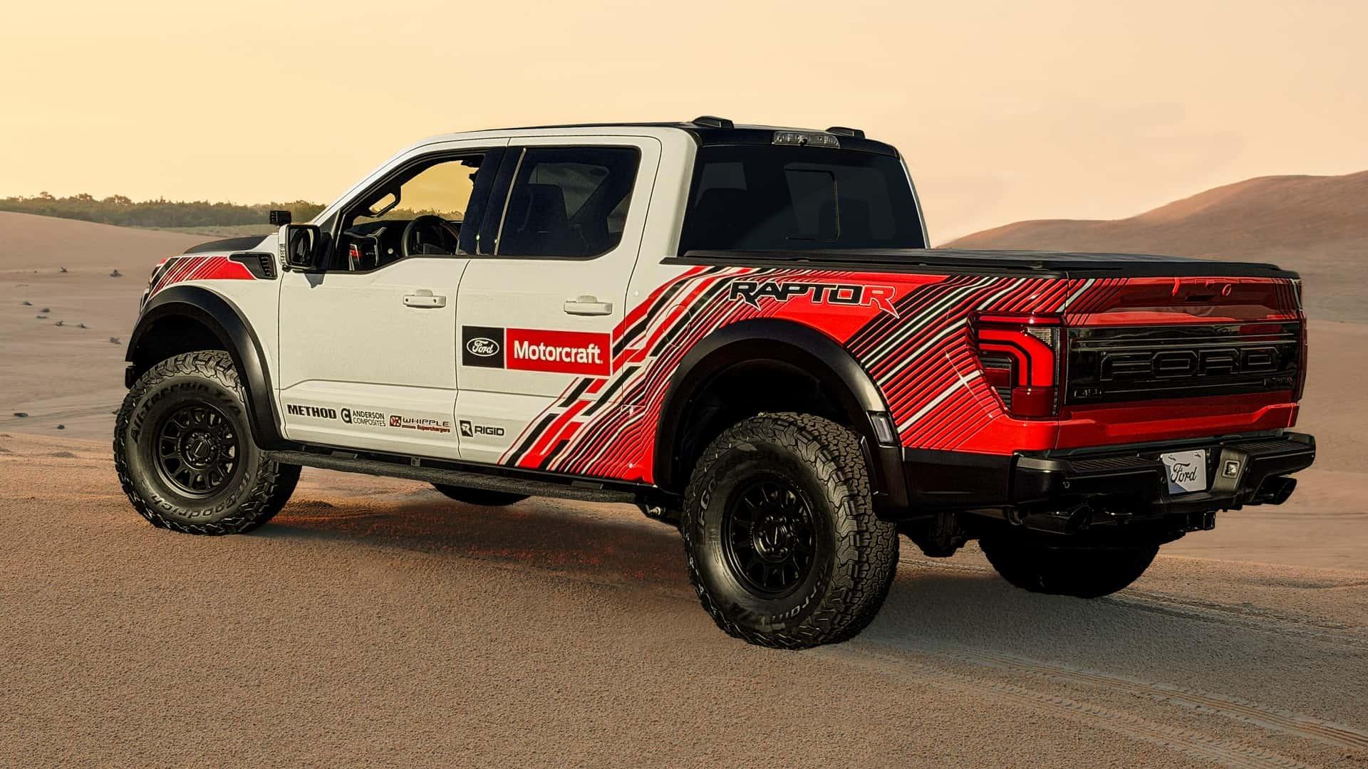 نمای سه‌چهارم عقب خودرو فورد F-150 رپتور R