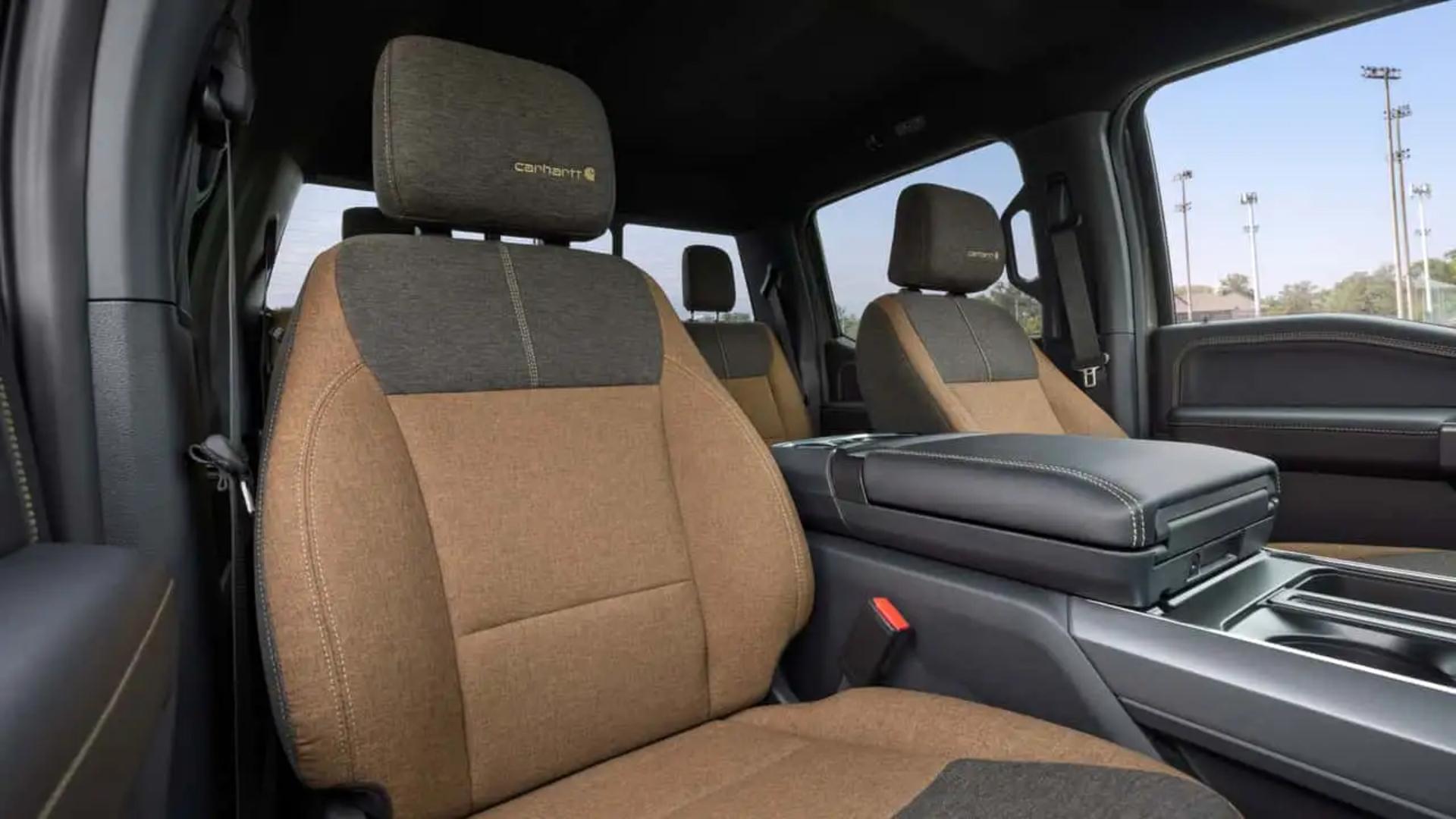 صندلی‌های قهوه‌ای رنگ کابین خودروی فورد F-150 (Ford F-150) با پارچه Carhartt