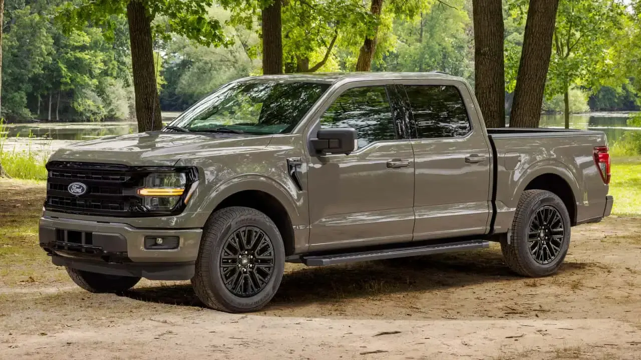 وانت فورد F-150 (Ford F-150) مدل ۲۰۲۷ در فضای باز