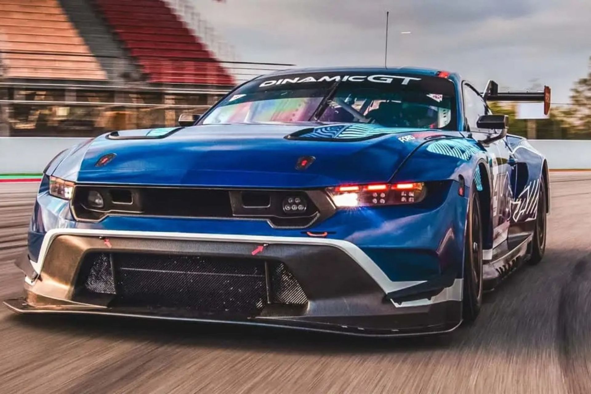 نمای جلو فورد موستانگ GT3