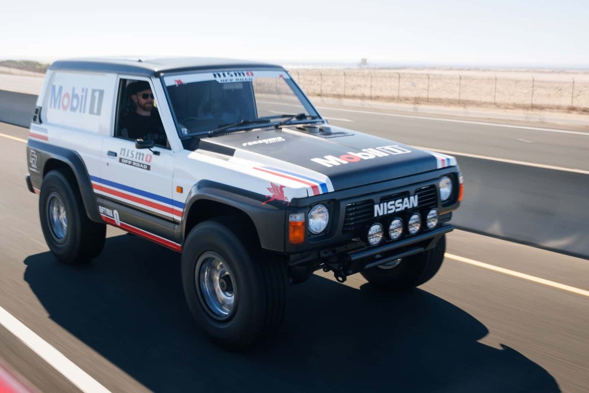 نمای سه‌چهارم جلو نیسان پاترول نیسمو سفارشی