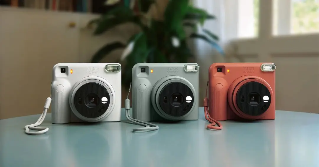 دوربین‌های چاپ فوری اسکوئر ۲ (Instax Square 2) فوجی‌فیلم در سه رنگ مختلف